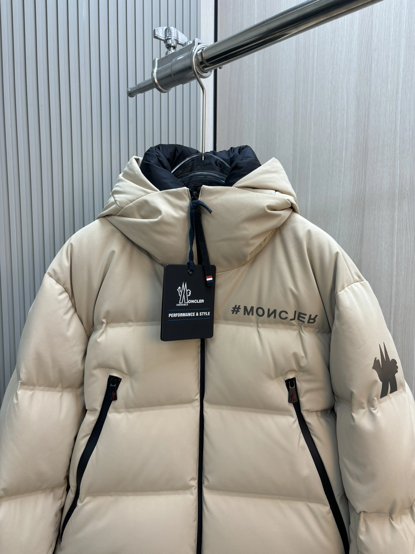 Moncler Down Jackets SmoothTexture 146067