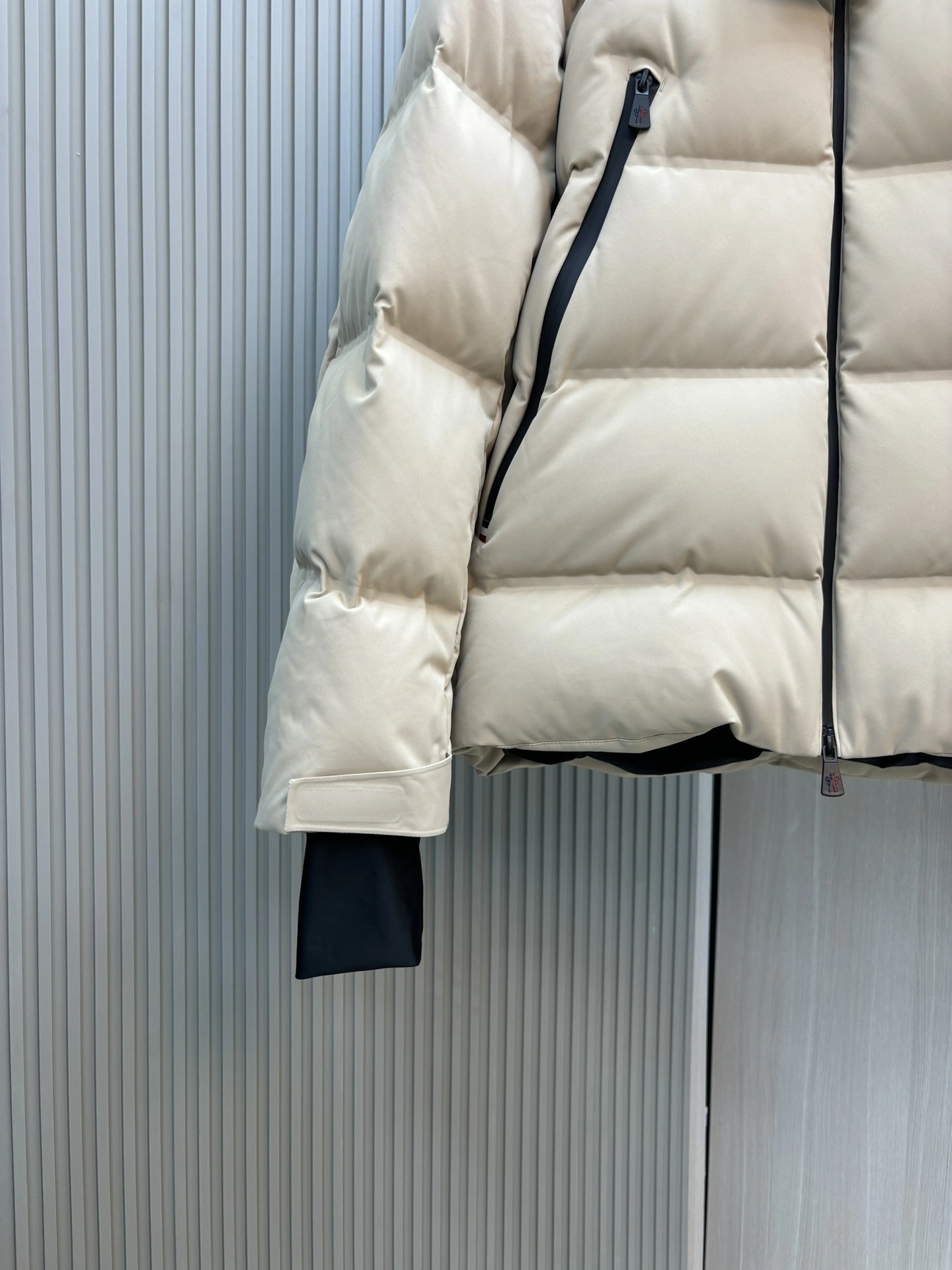 Moncler Down Jackets SmoothTexture 146067