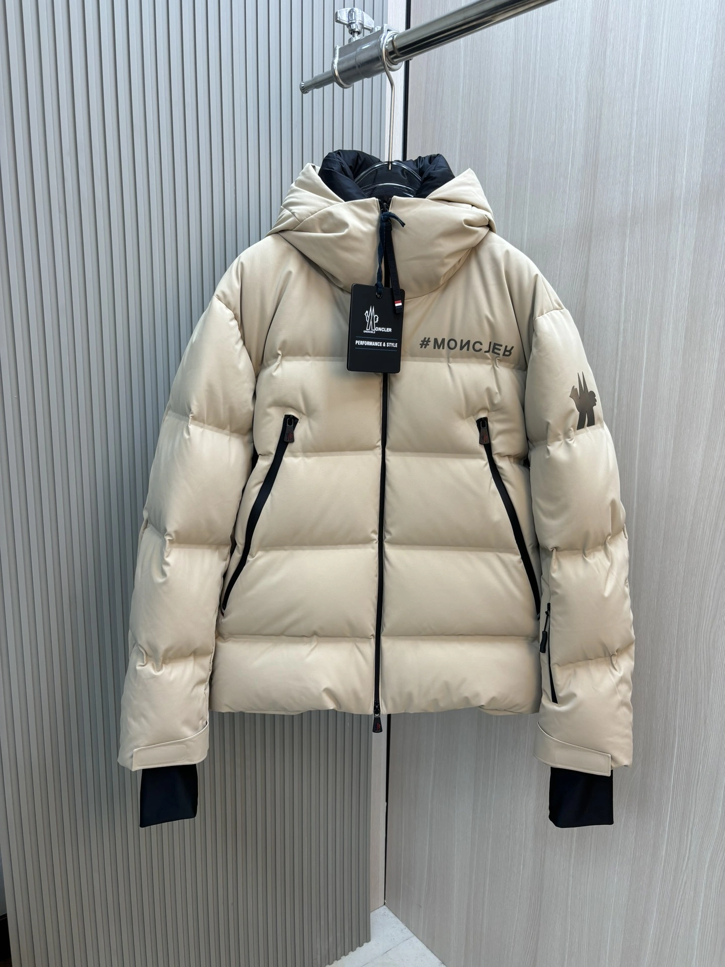 Moncler Down Jackets SmoothTexture 146067