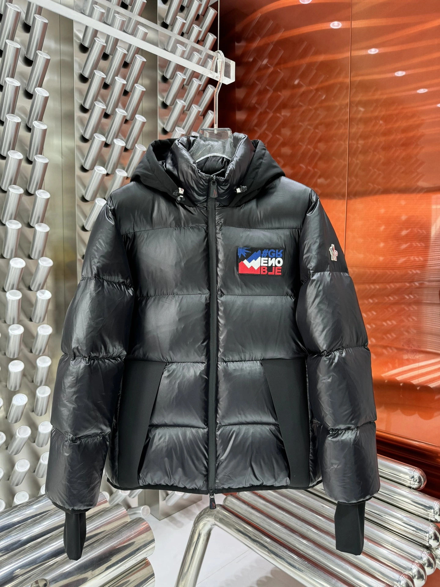 Moncler Down Jackets Sporty 146059