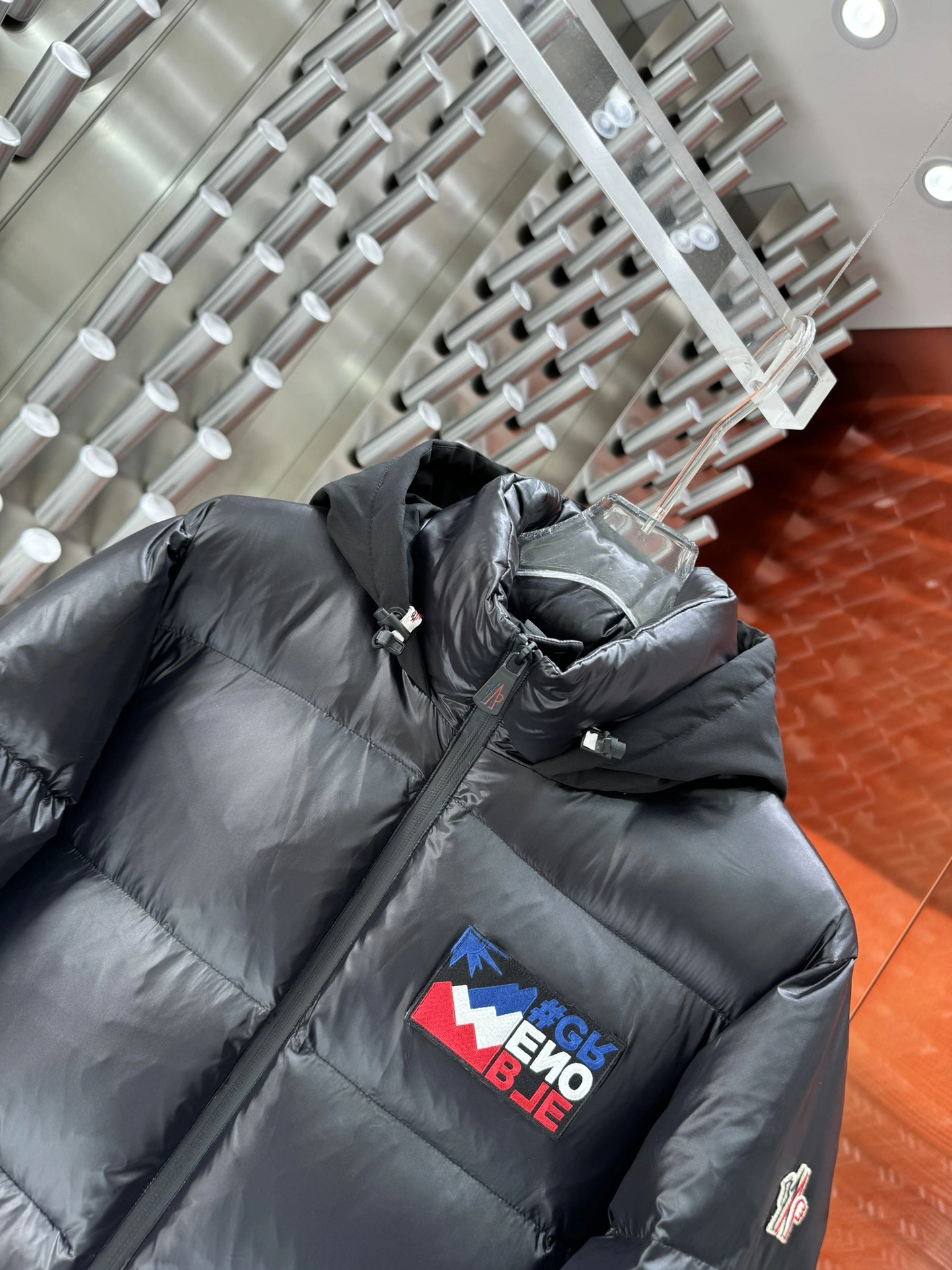 Moncler Down Jackets Sporty 146059