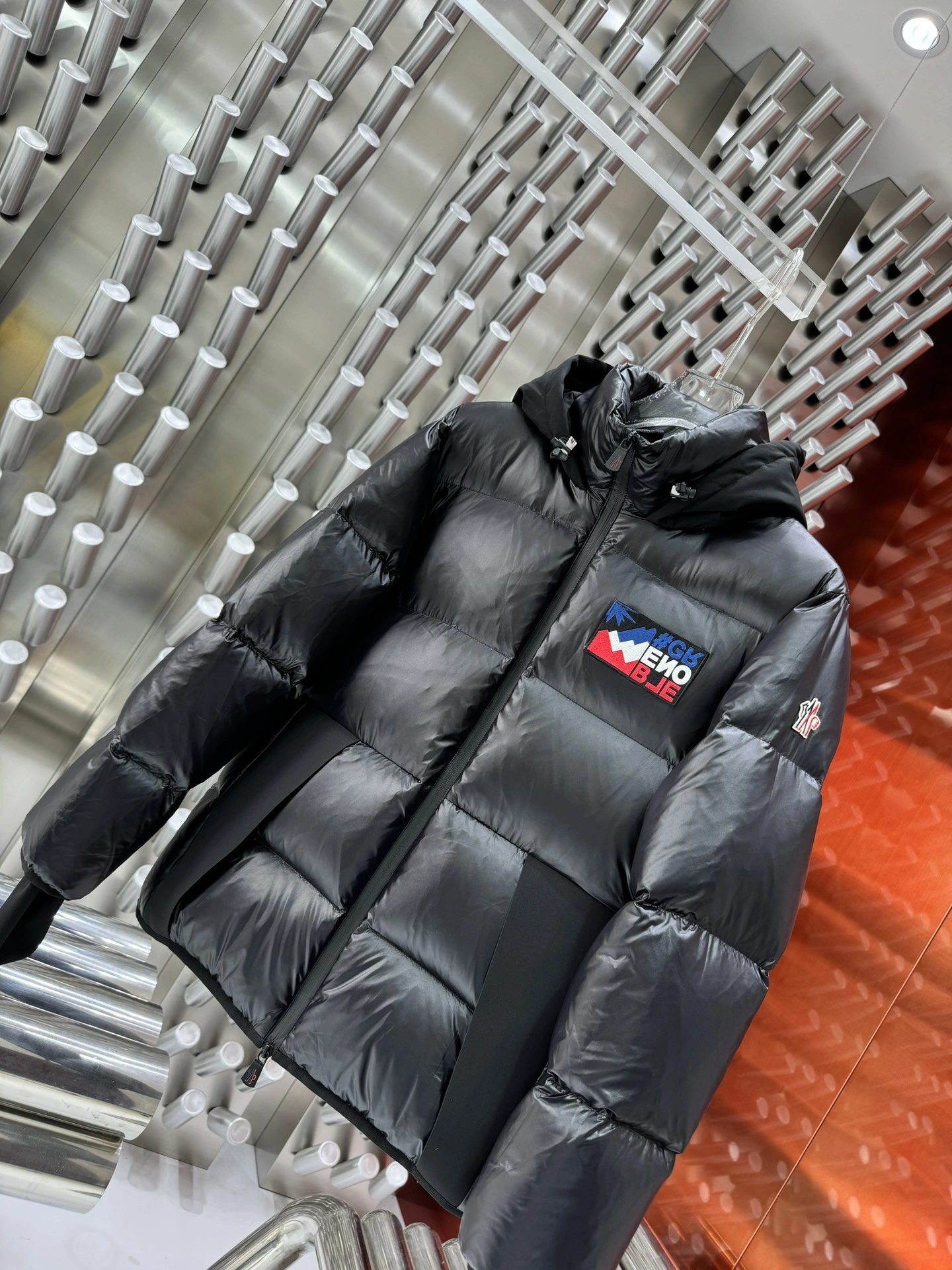 Moncler Down Jackets Sporty 146059
