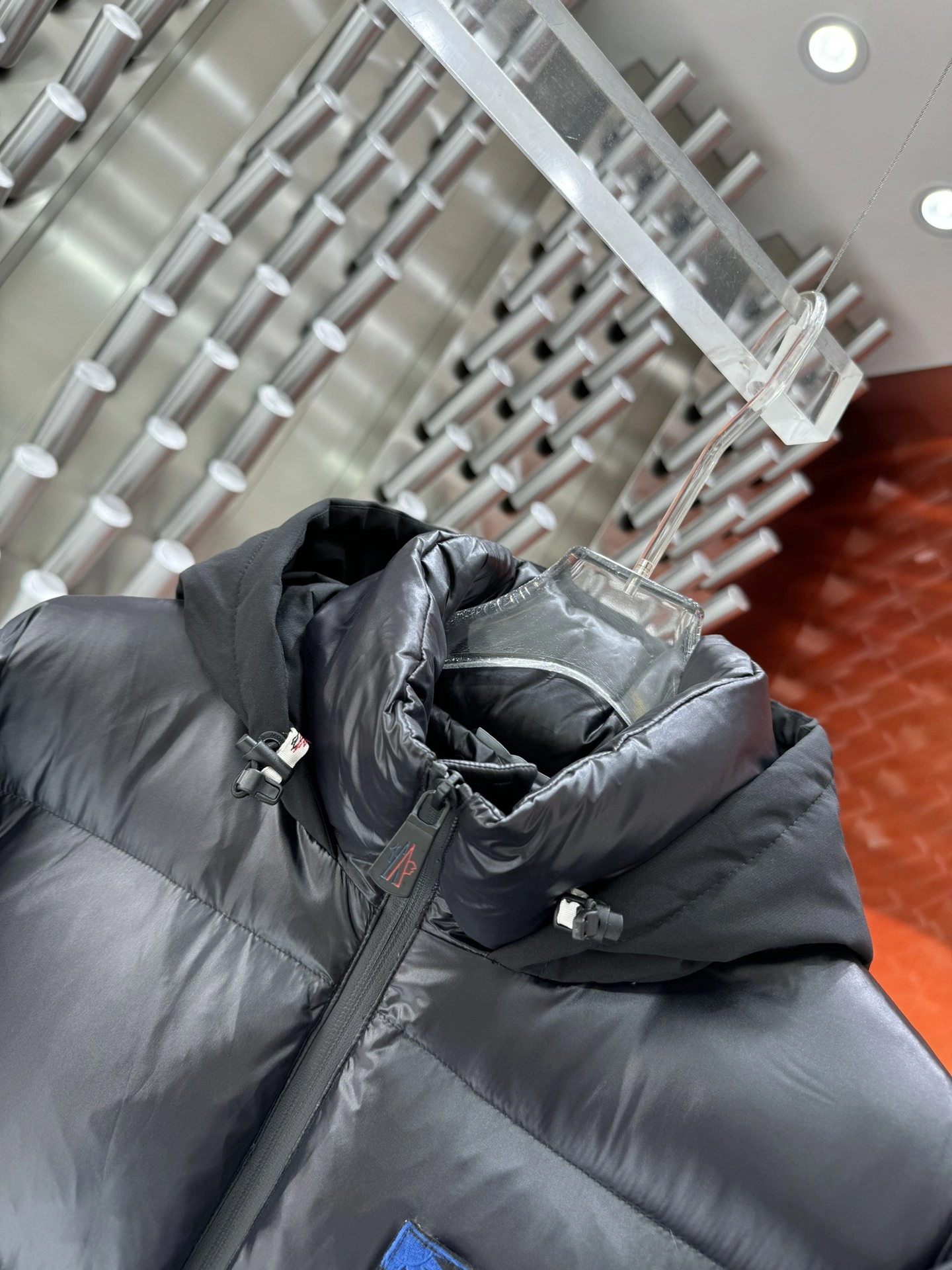 Moncler Down Jackets Sporty 146059