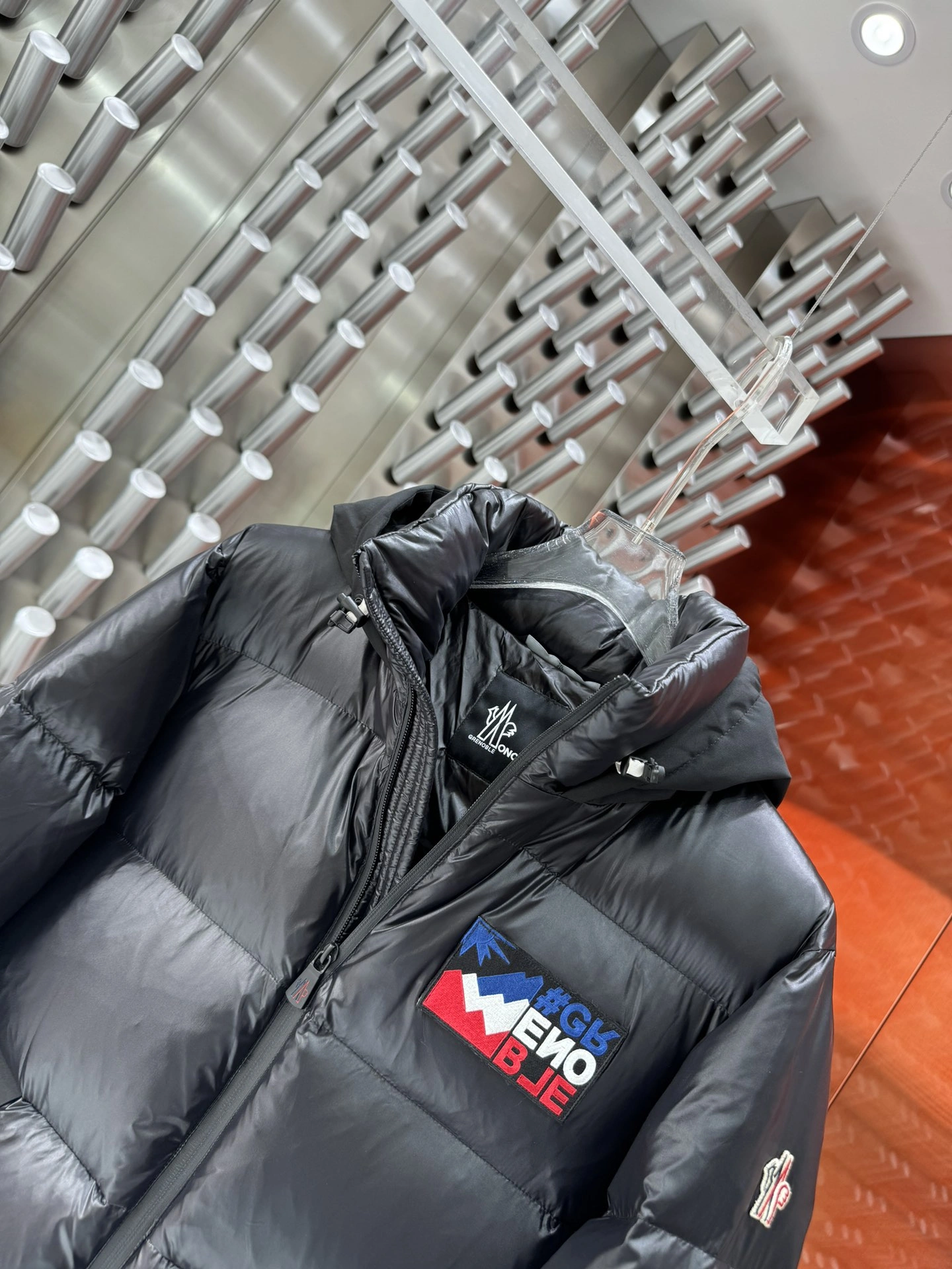 Moncler Down Jackets Sporty 146059