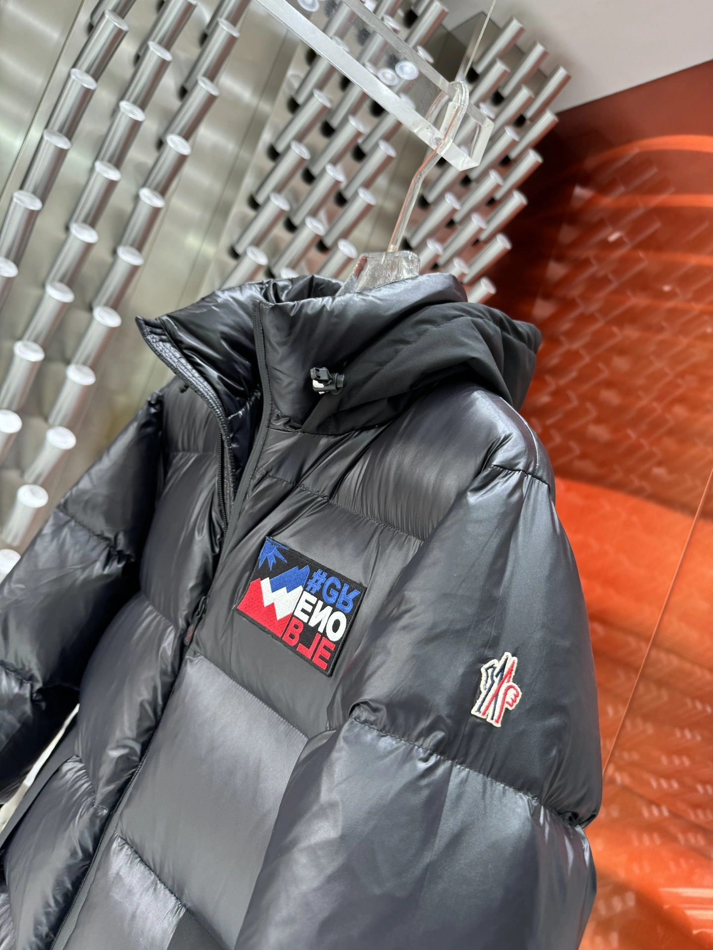 Moncler Down Jackets Sporty 146059