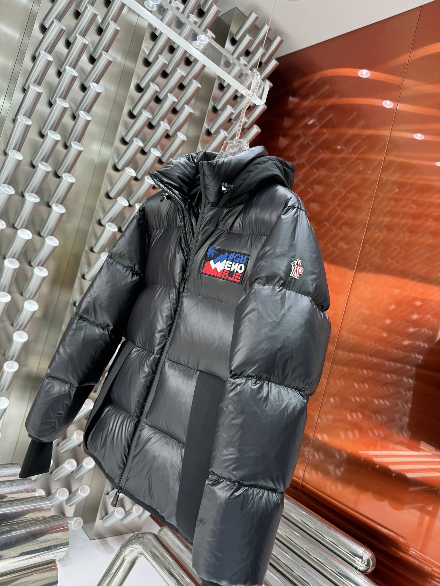 Moncler Down Jackets Sporty 146059