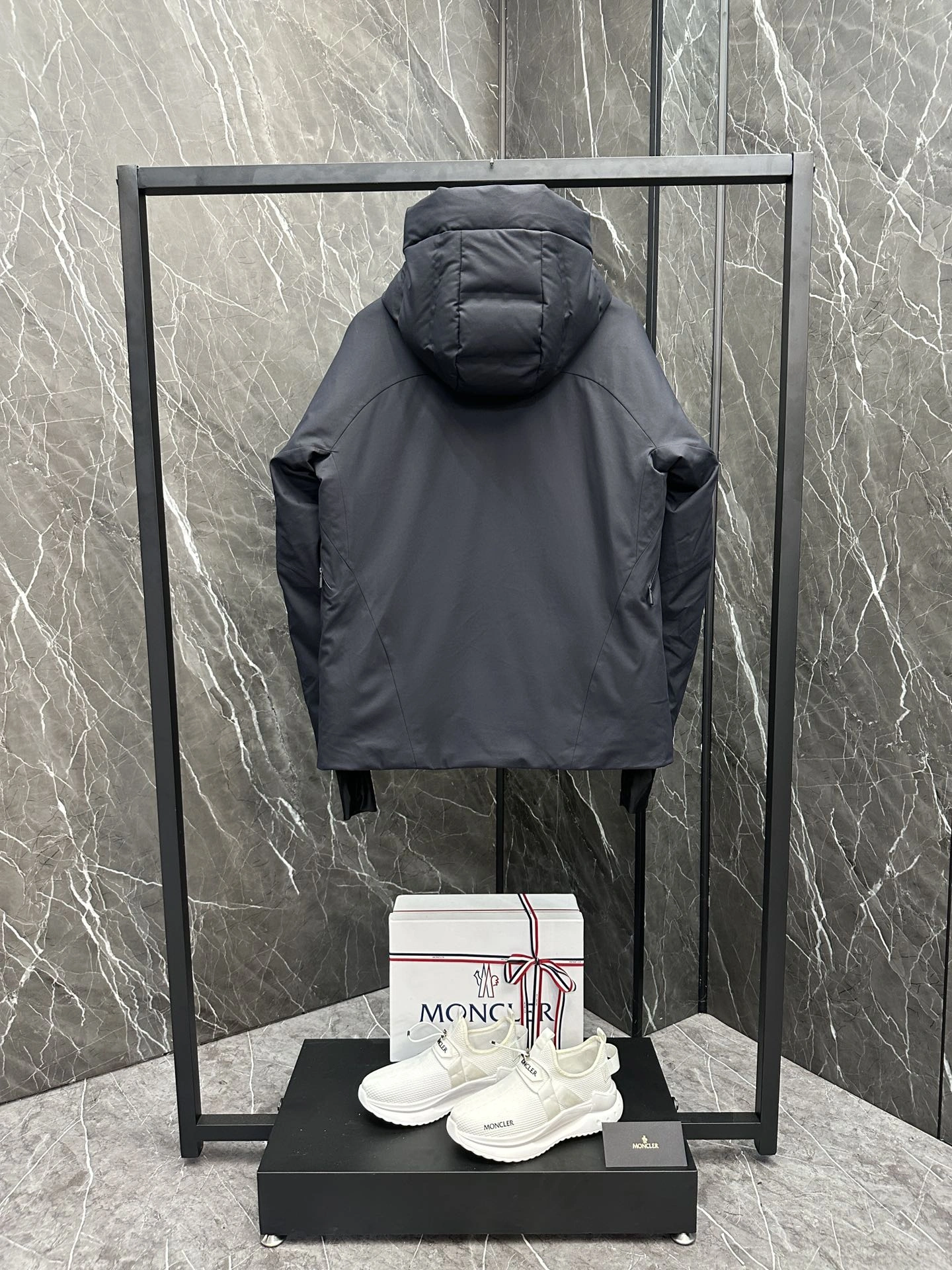 Moncler Down Jackets Sporty 146054