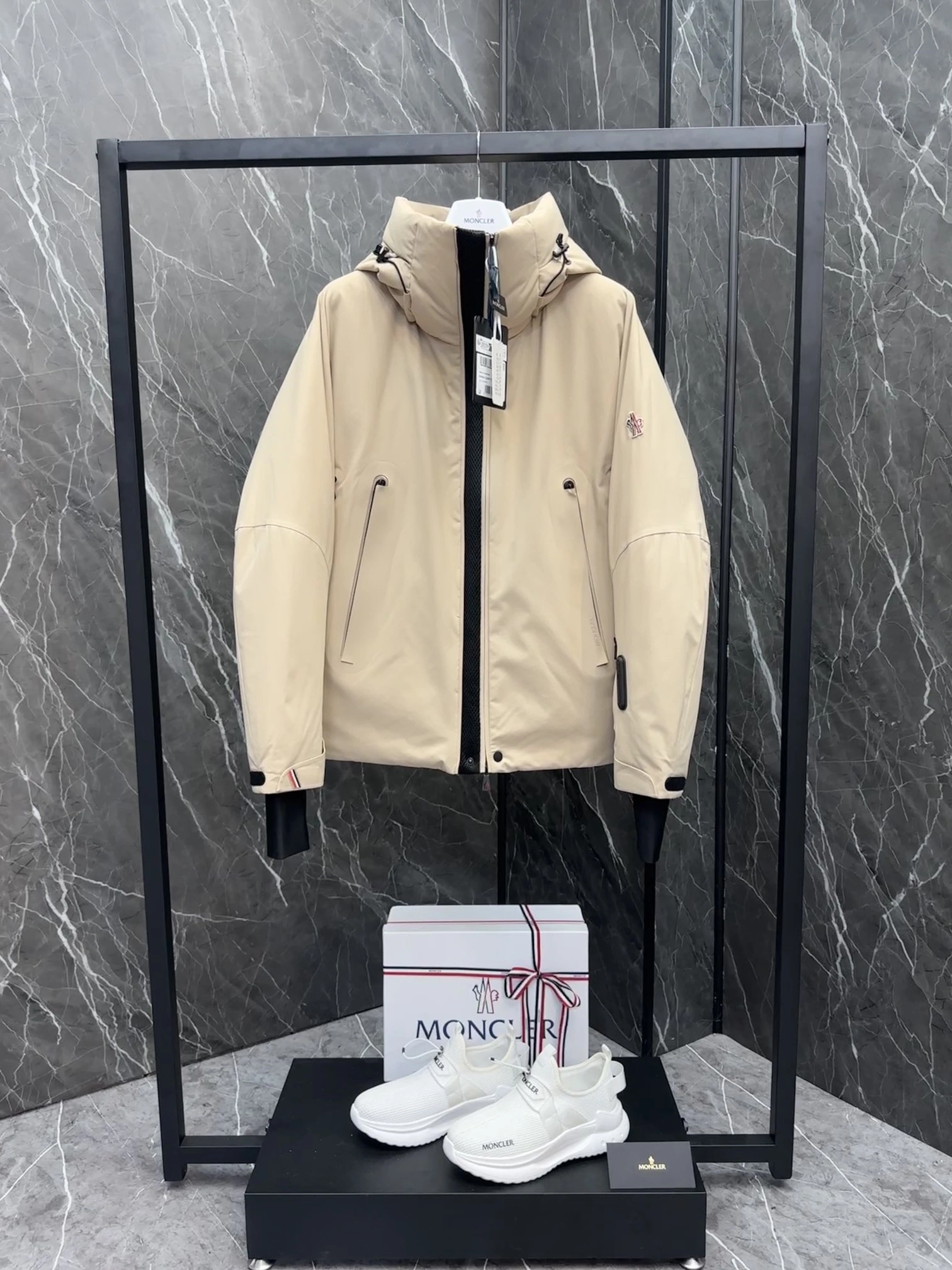 Moncler Down Jackets Bold 146053