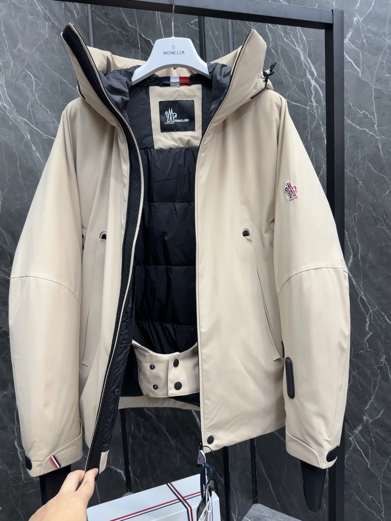 Moncler Down Jackets Bold 146053