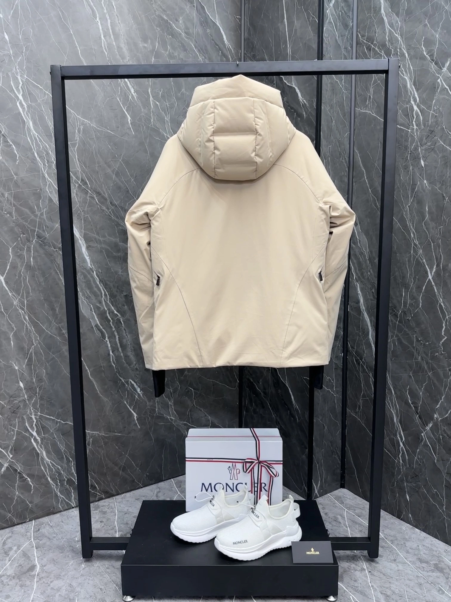Moncler Down Jackets Bold 146053
