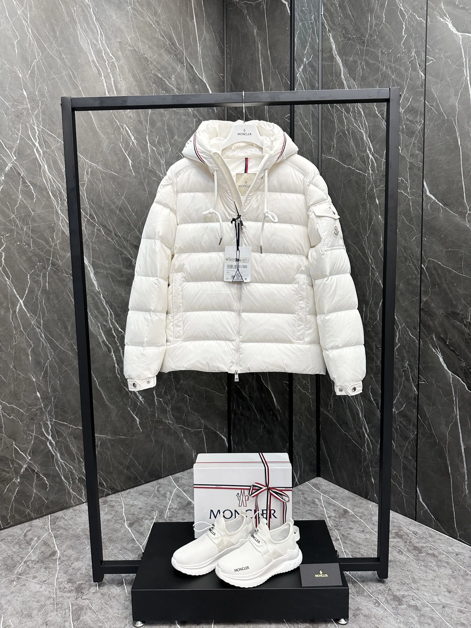 Moncler Down Jackets GoAnywhere 146055