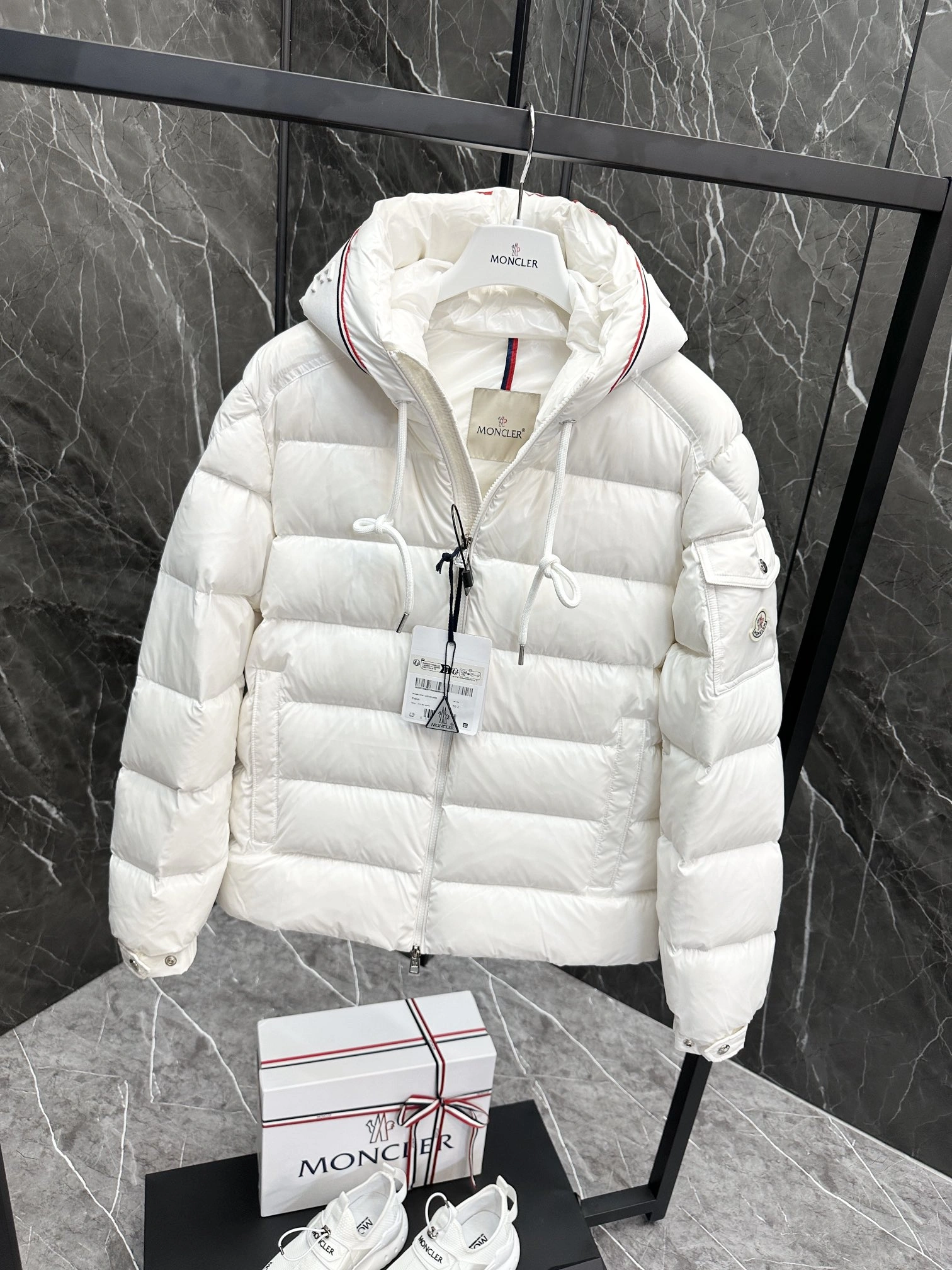 Moncler Down Jackets GoAnywhere 146055