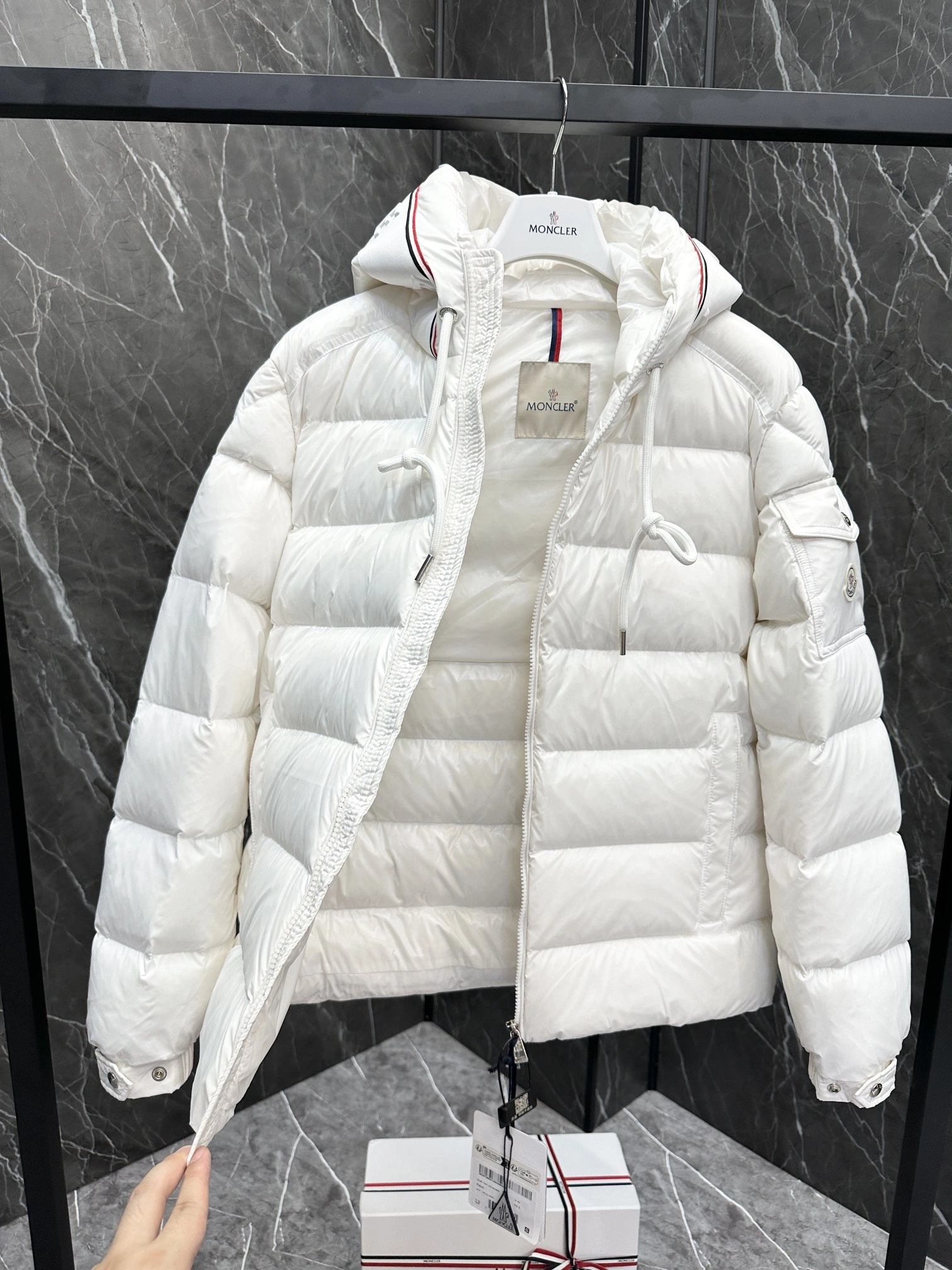 Moncler Down Jackets GoAnywhere 146055