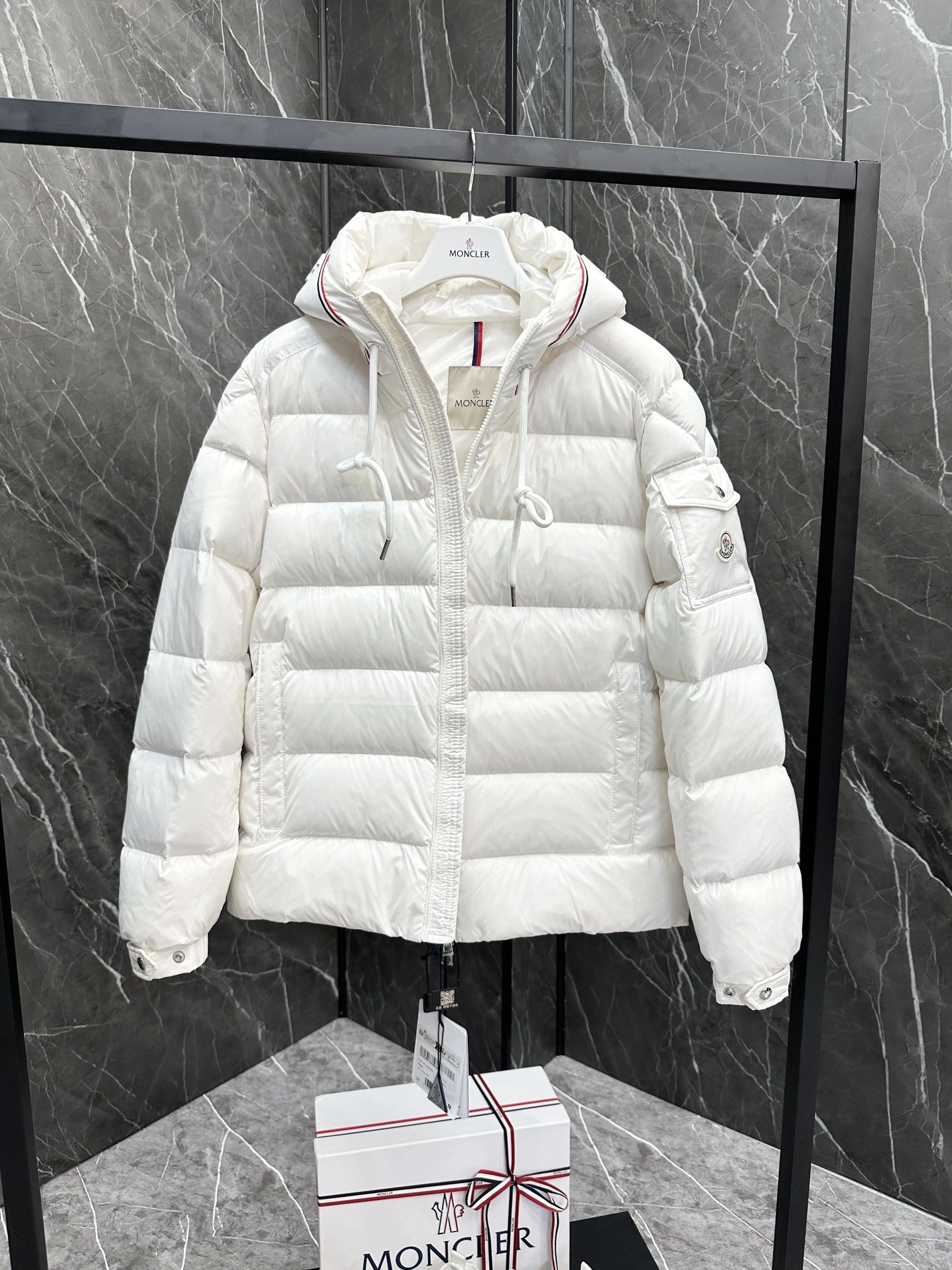 Moncler Down Jackets GoAnywhere 146055