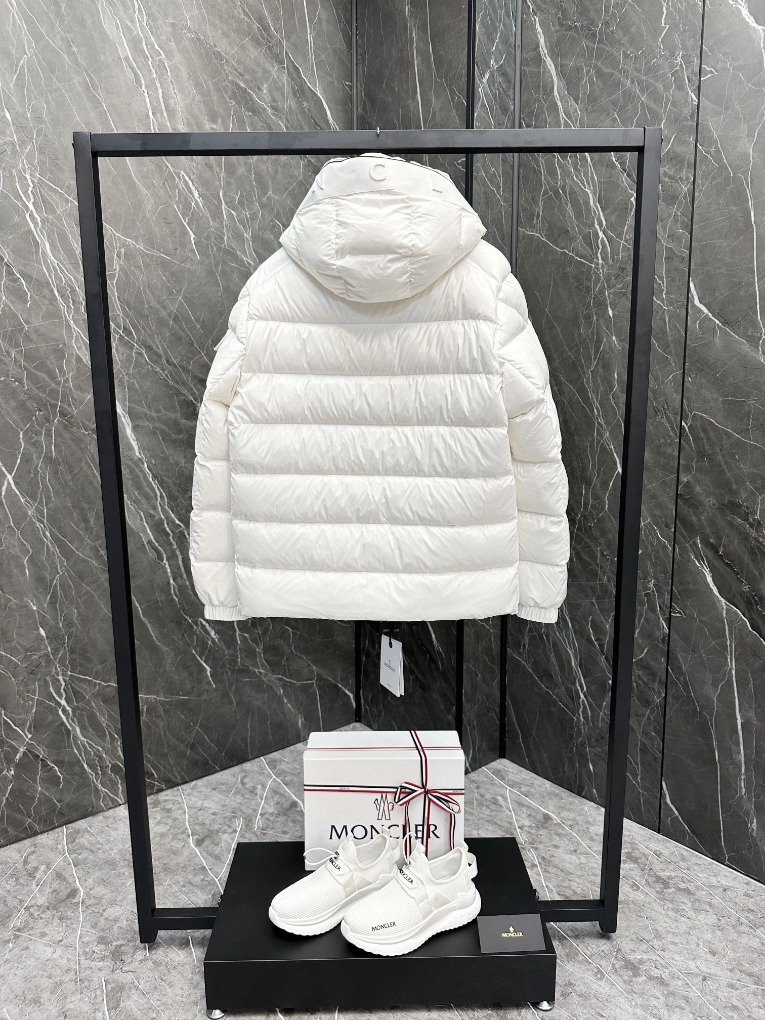 Moncler Down Jackets GoAnywhere 146055