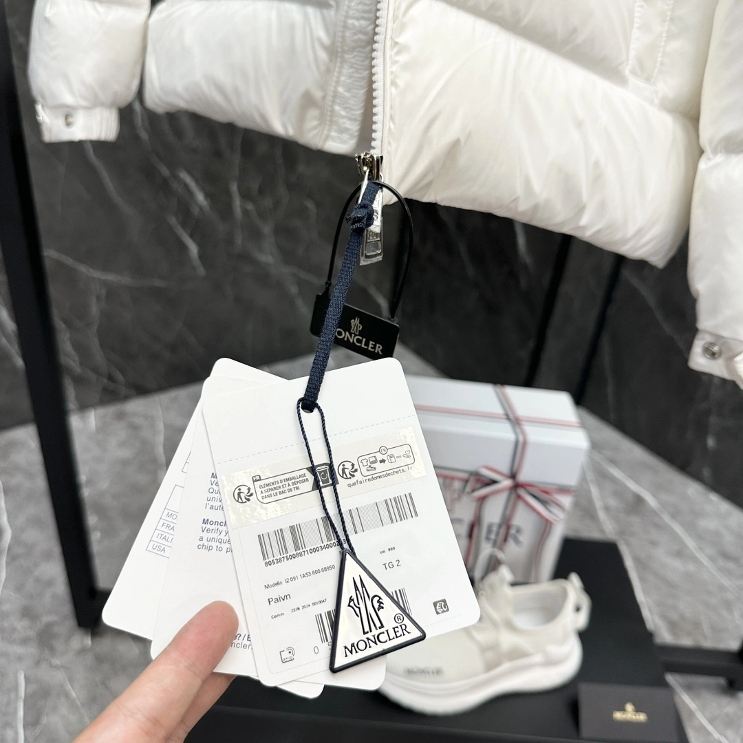 Moncler Down Jackets GoAnywhere 146055