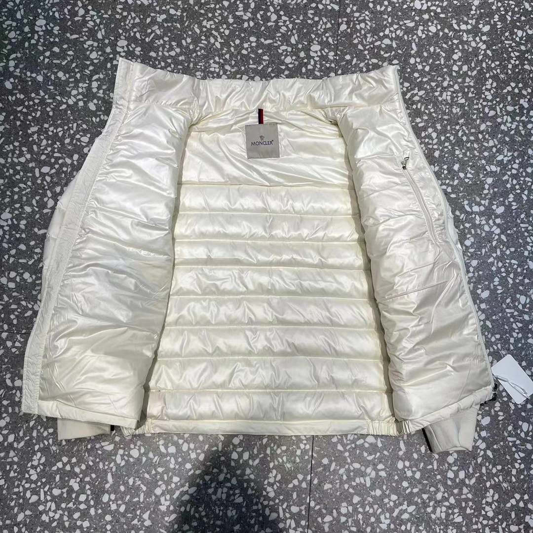 RelaxedFit Moncler Down Jackets 146043