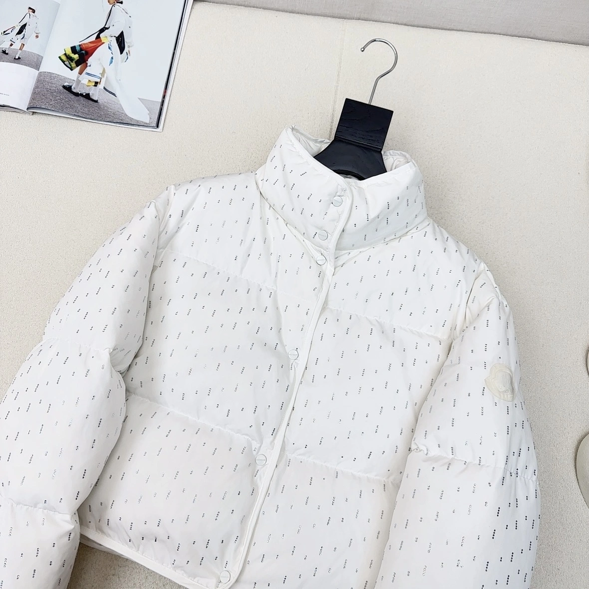 Moncler Down Jackets Cozy 146028