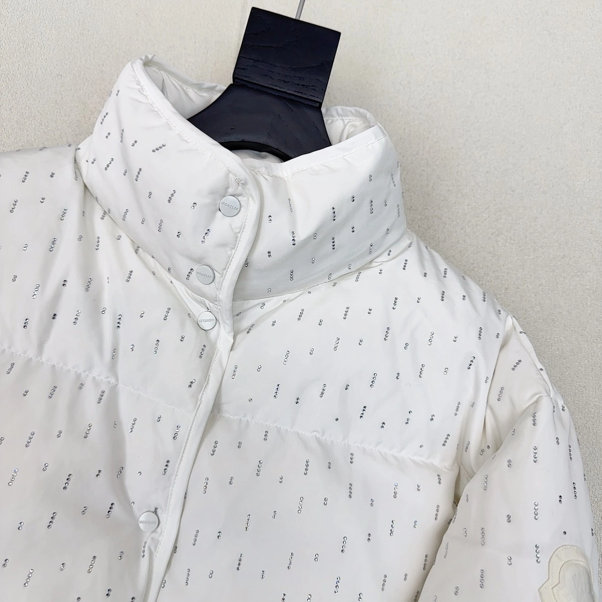 Moncler Down Jackets Cozy 146028