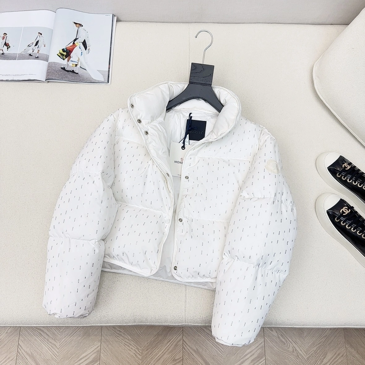 Moncler Down Jackets Cozy 146028
