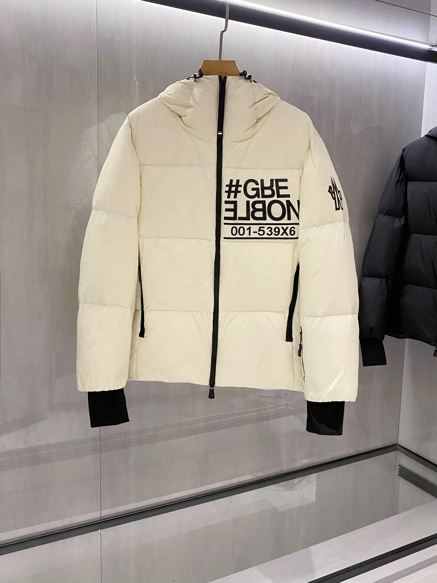 Moncler Down Jackets Comfortable 146027