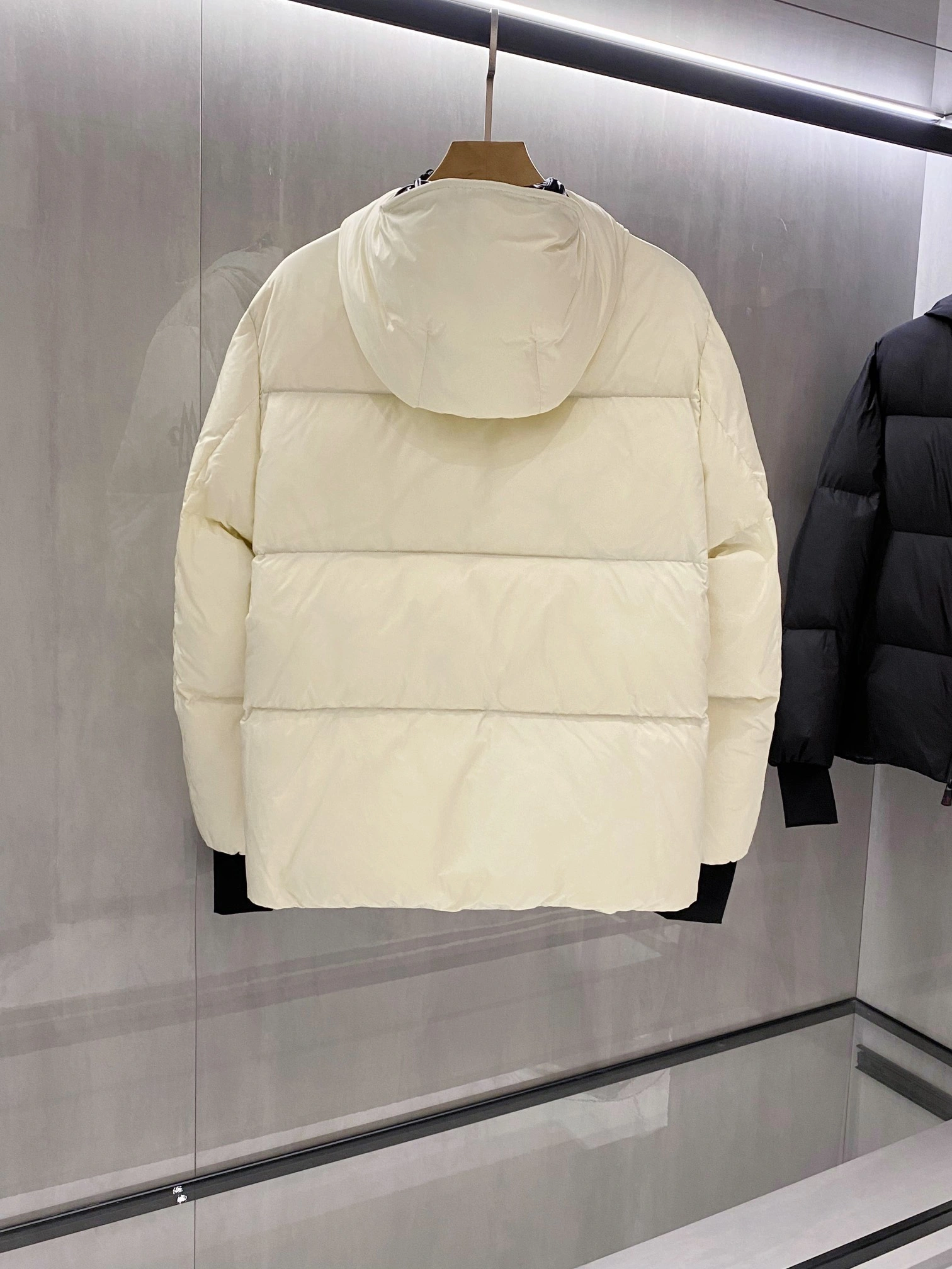 Moncler Down Jackets Comfortable 146027