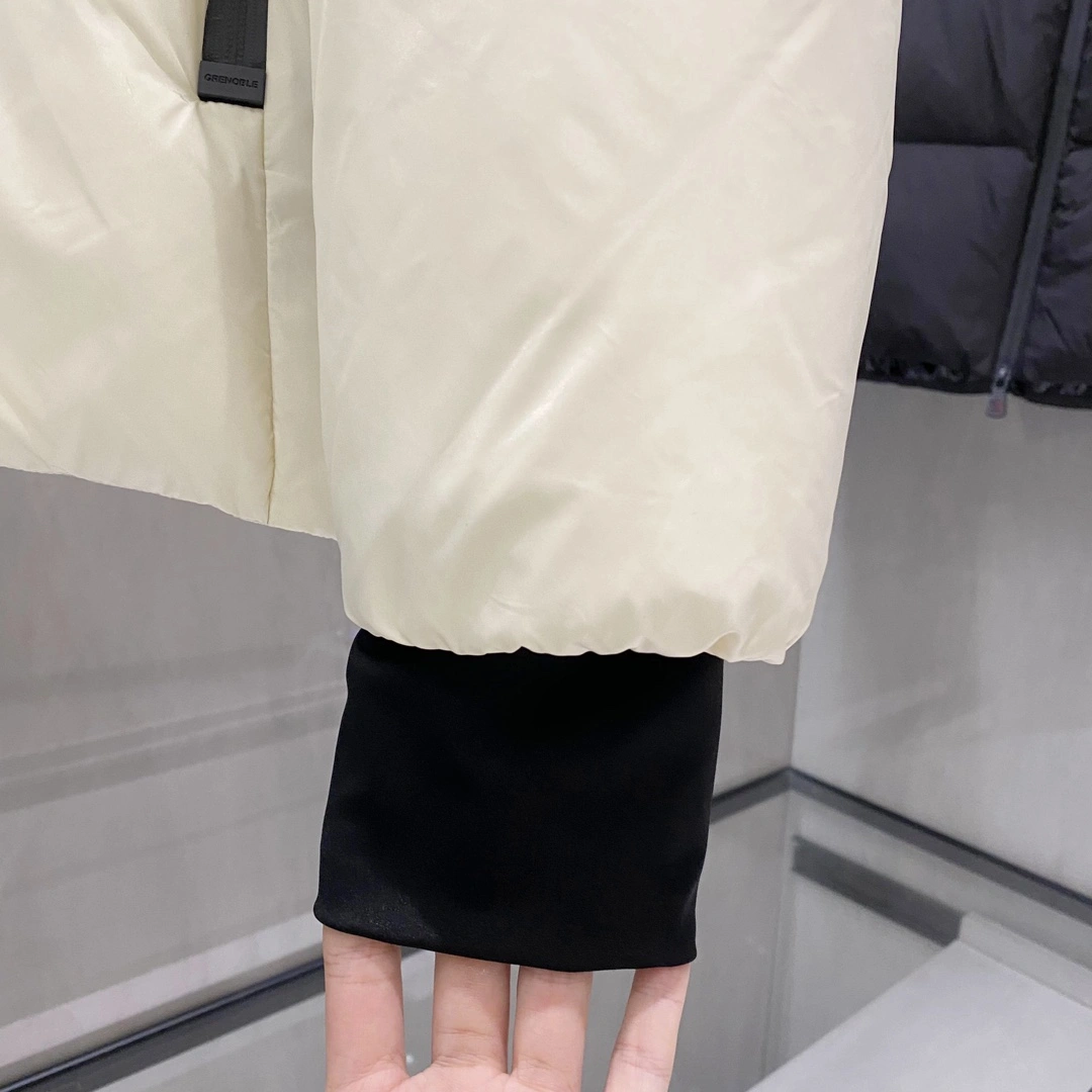 Moncler Down Jackets Comfortable 146027