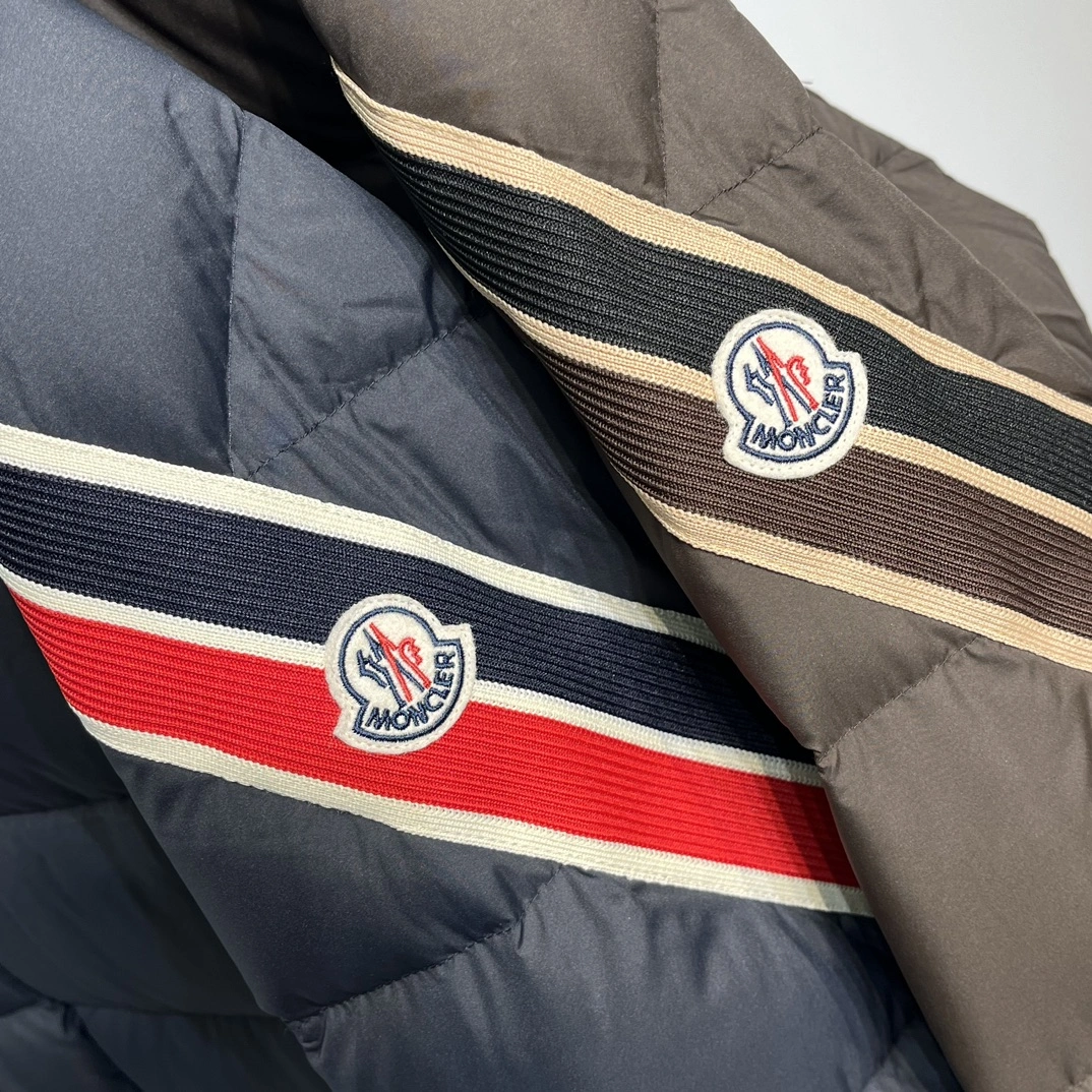 Fashionable Moncler Down Jackets 146037