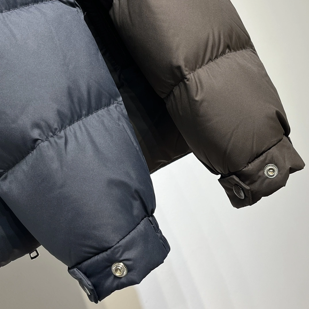 Fashionable Moncler Down Jackets 146037