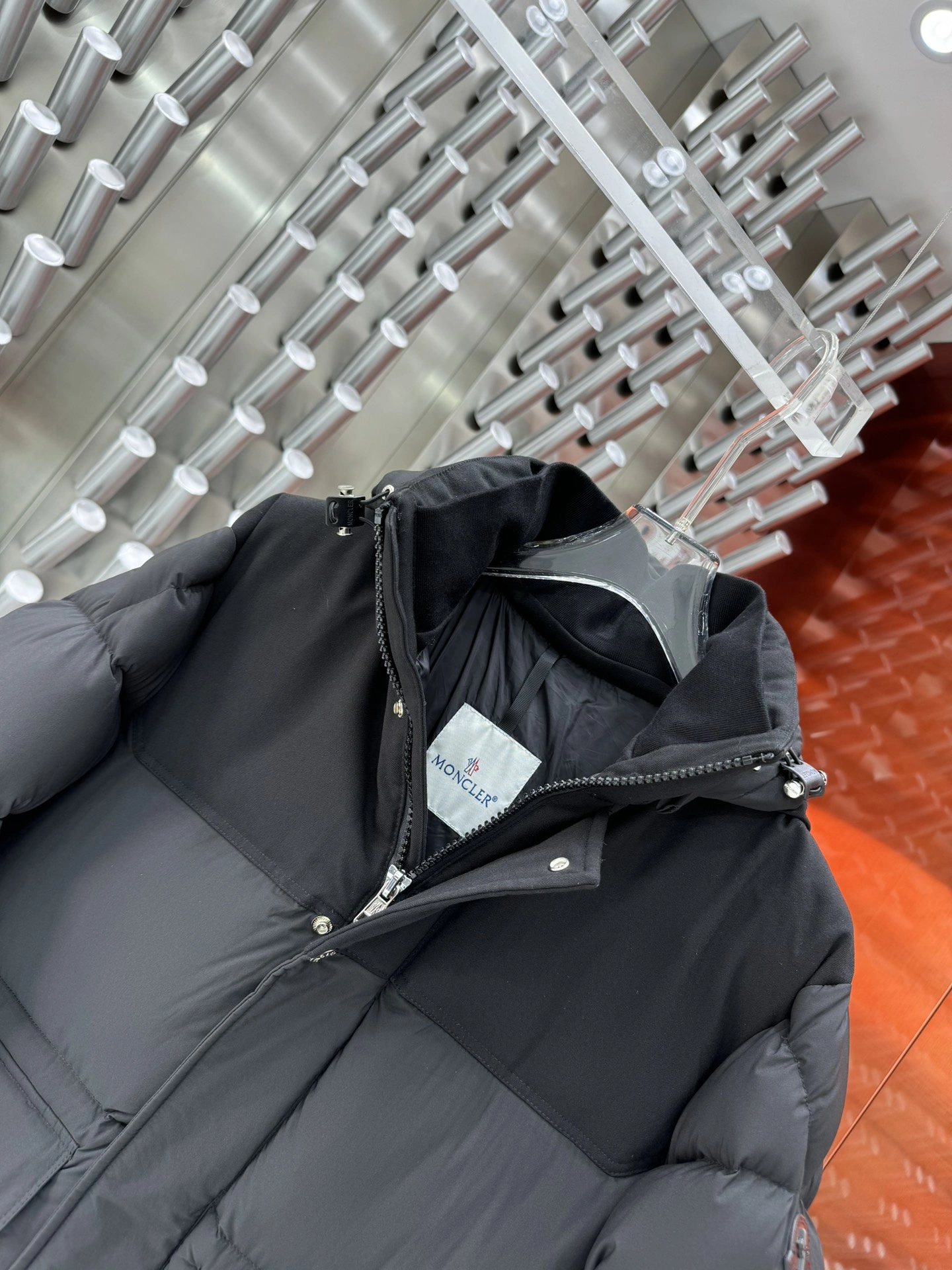Moncler Down Jackets Breathable 146019
