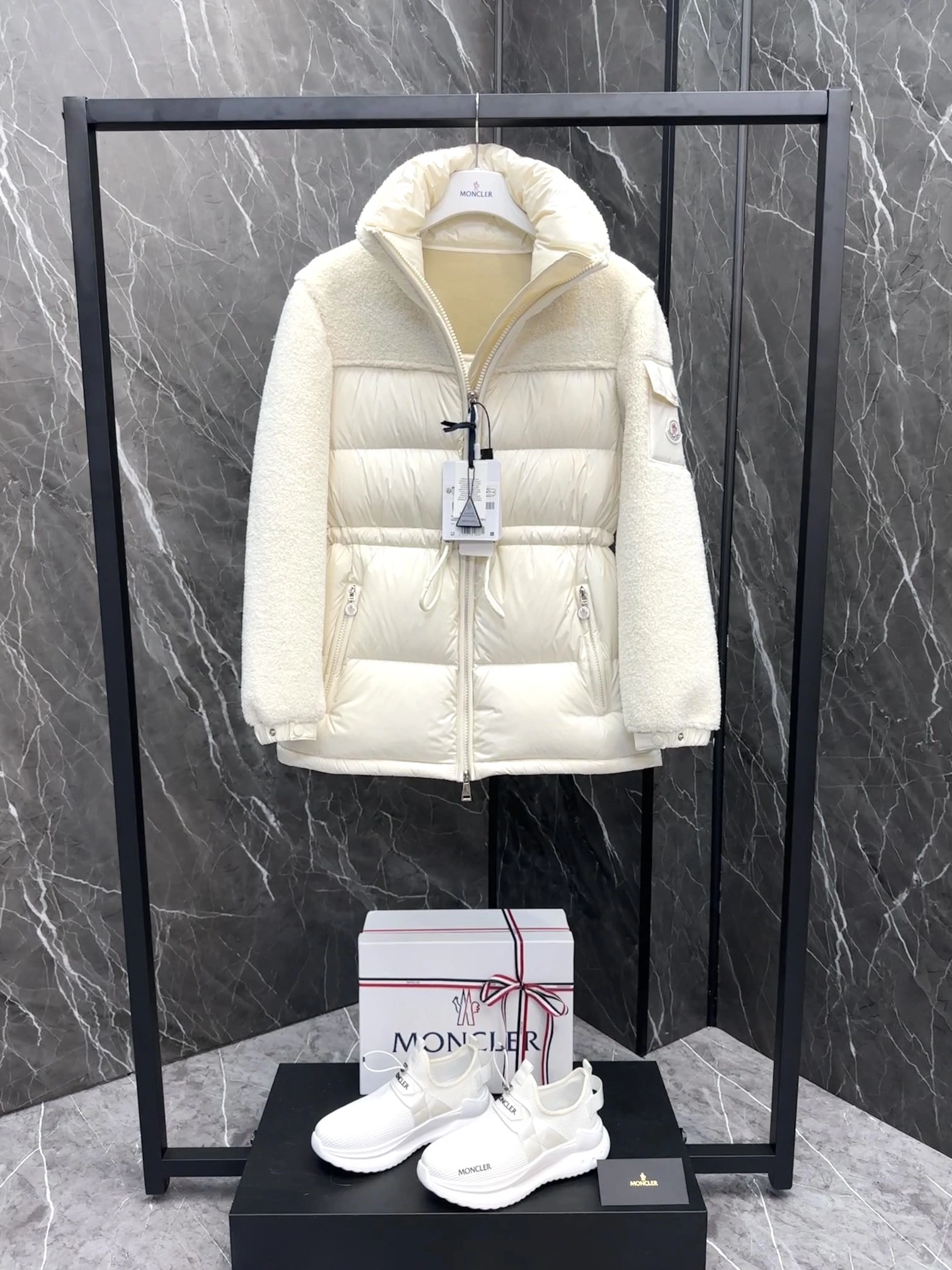 Moncler Down Jackets SoftTouch 146014