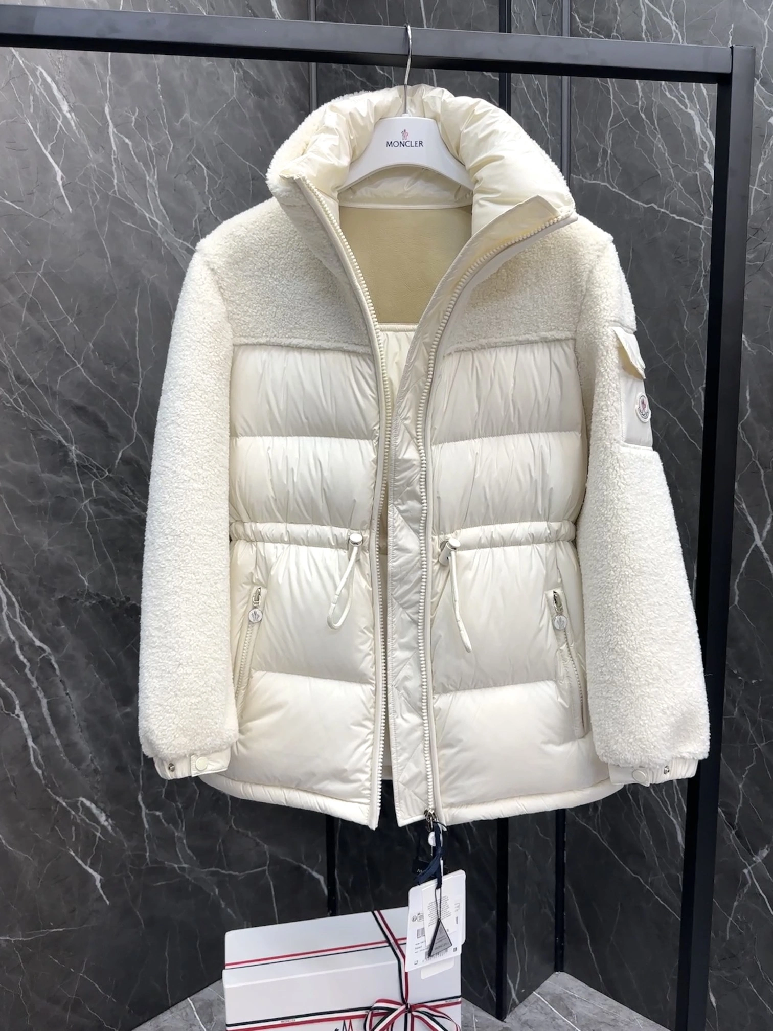 Moncler Down Jackets SoftTouch 146014