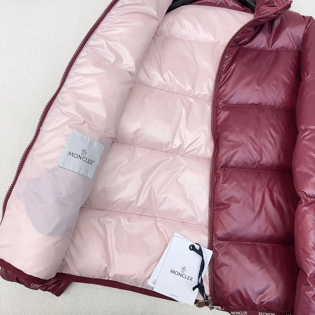 Practical Moncler Down Jackets 146011