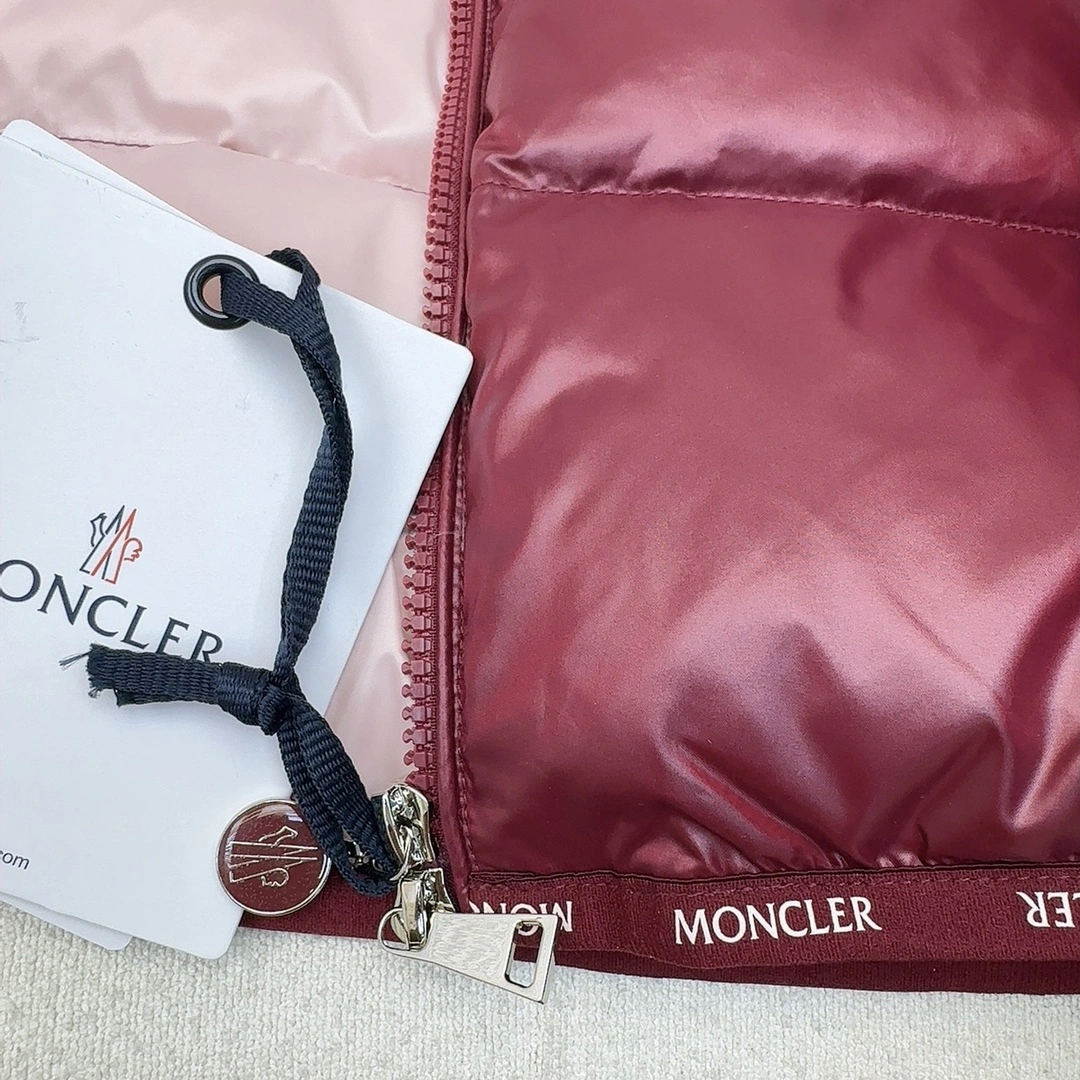 Practical Moncler Down Jackets 146011