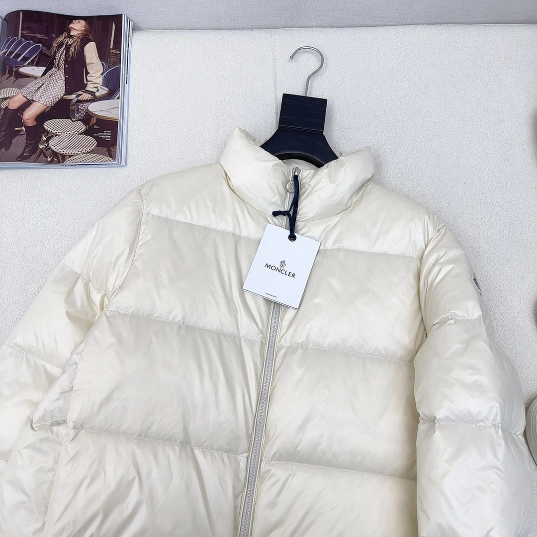 Moncler Down Jackets Chic 146008