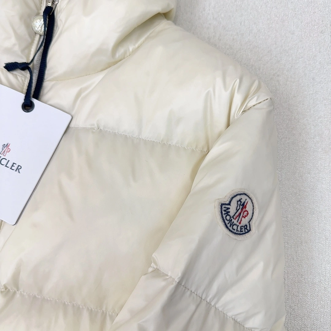 Moncler Down Jackets Chic 146008