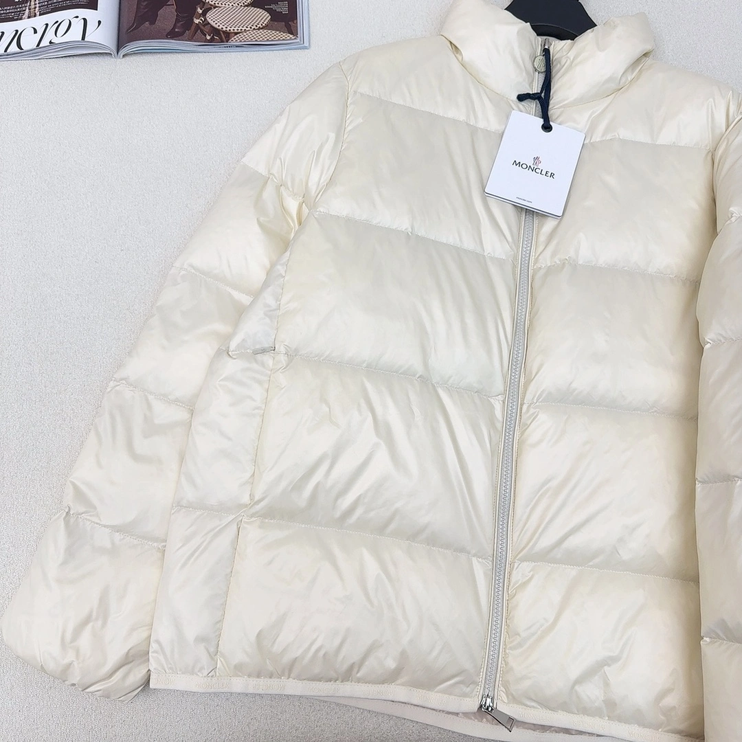 Moncler Down Jackets Chic 146008
