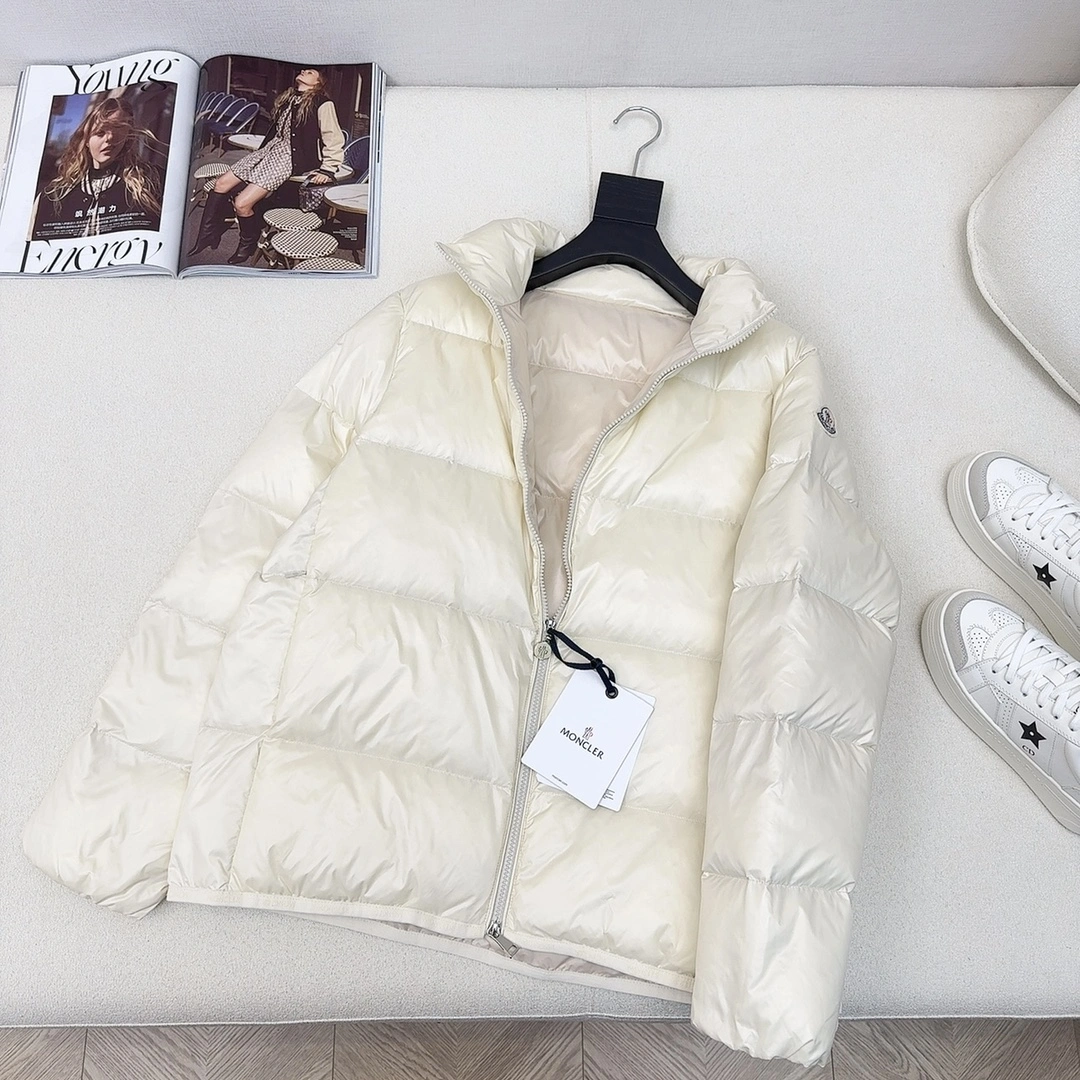 Moncler Down Jackets Chic 146008