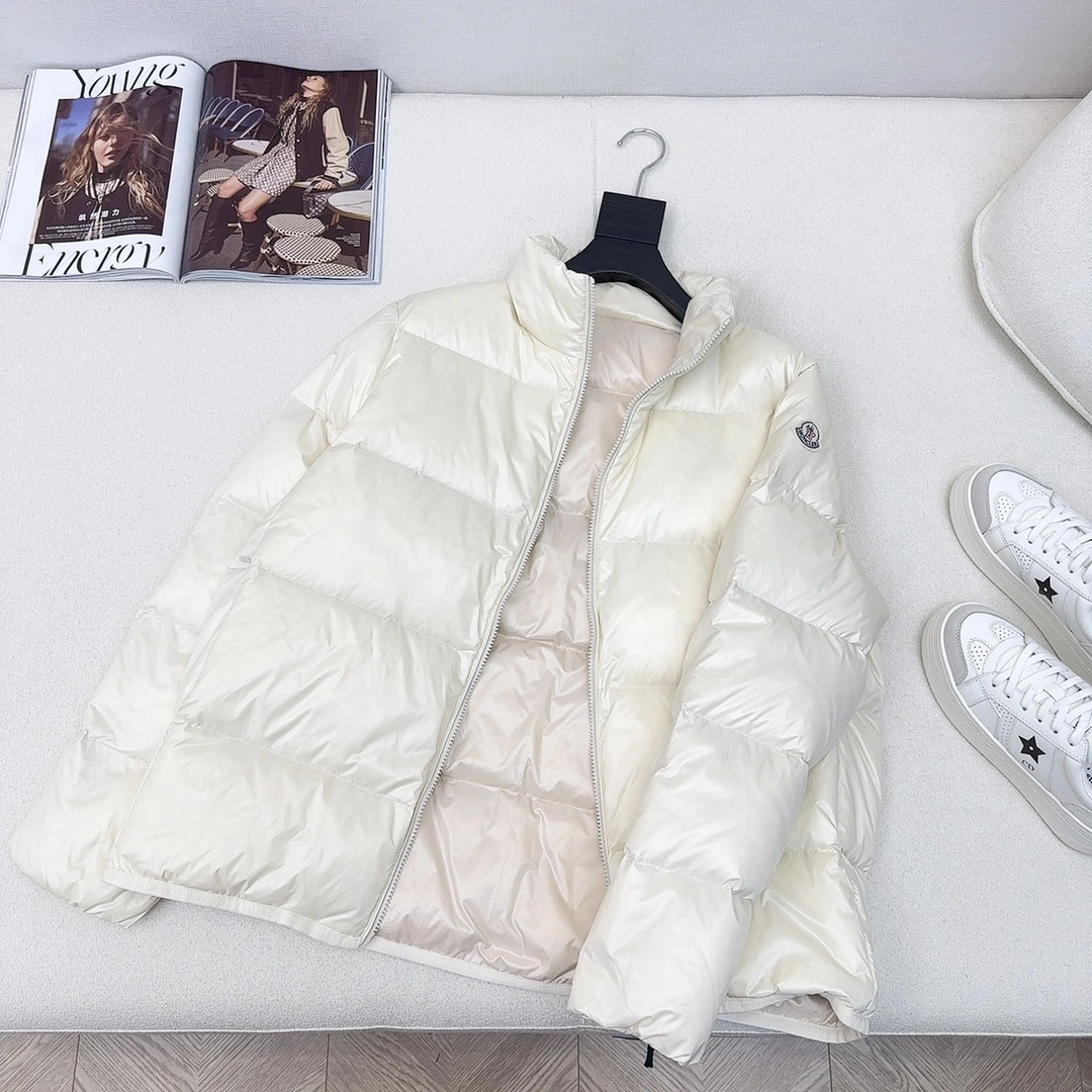 Moncler Down Jackets Chic 146008