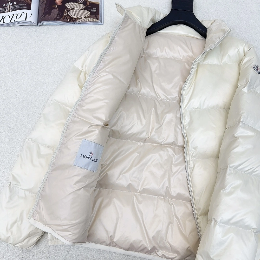 Moncler Down Jackets Chic 146008