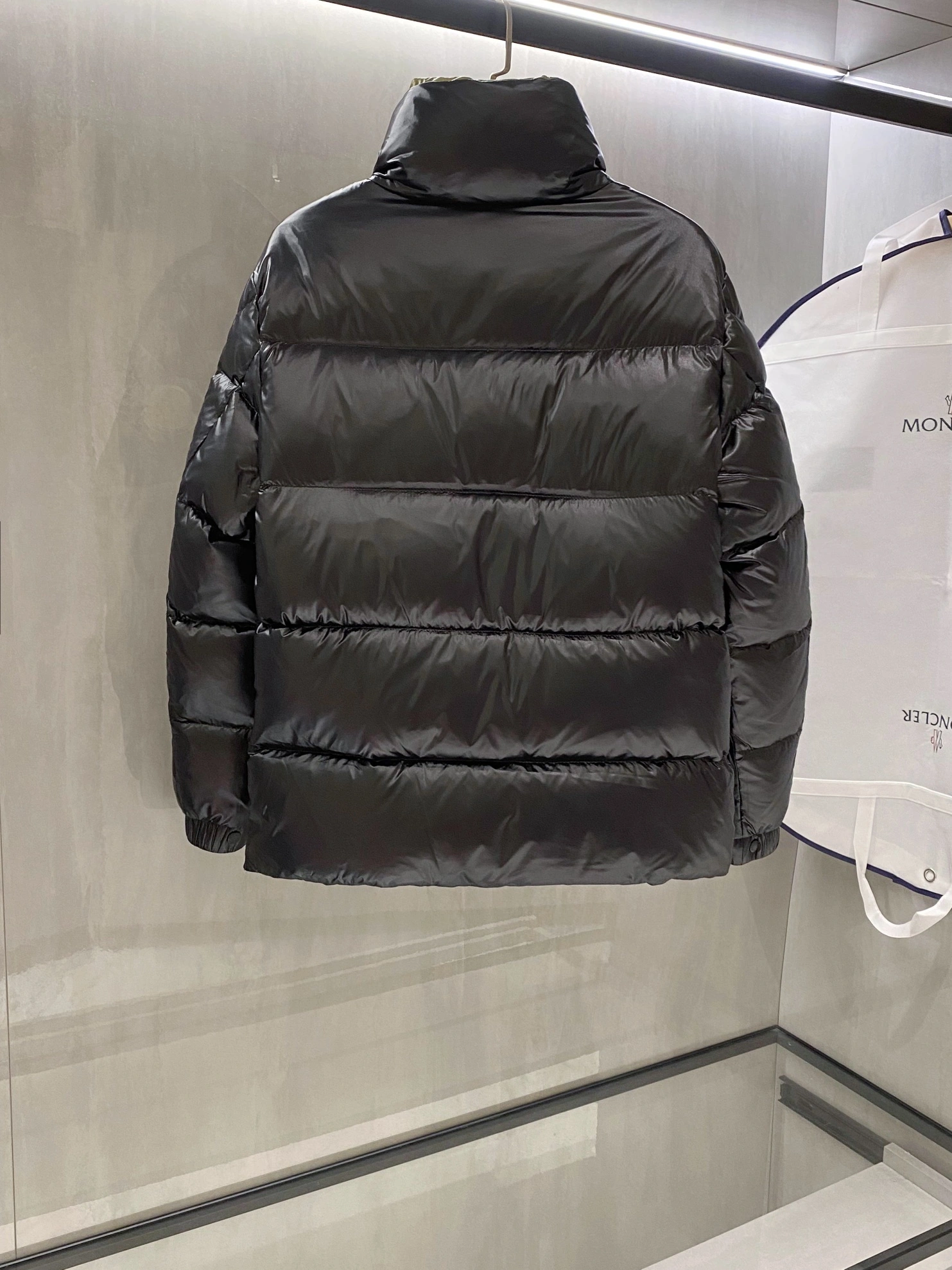 TechFriendly Moncler Down Jackets 146005