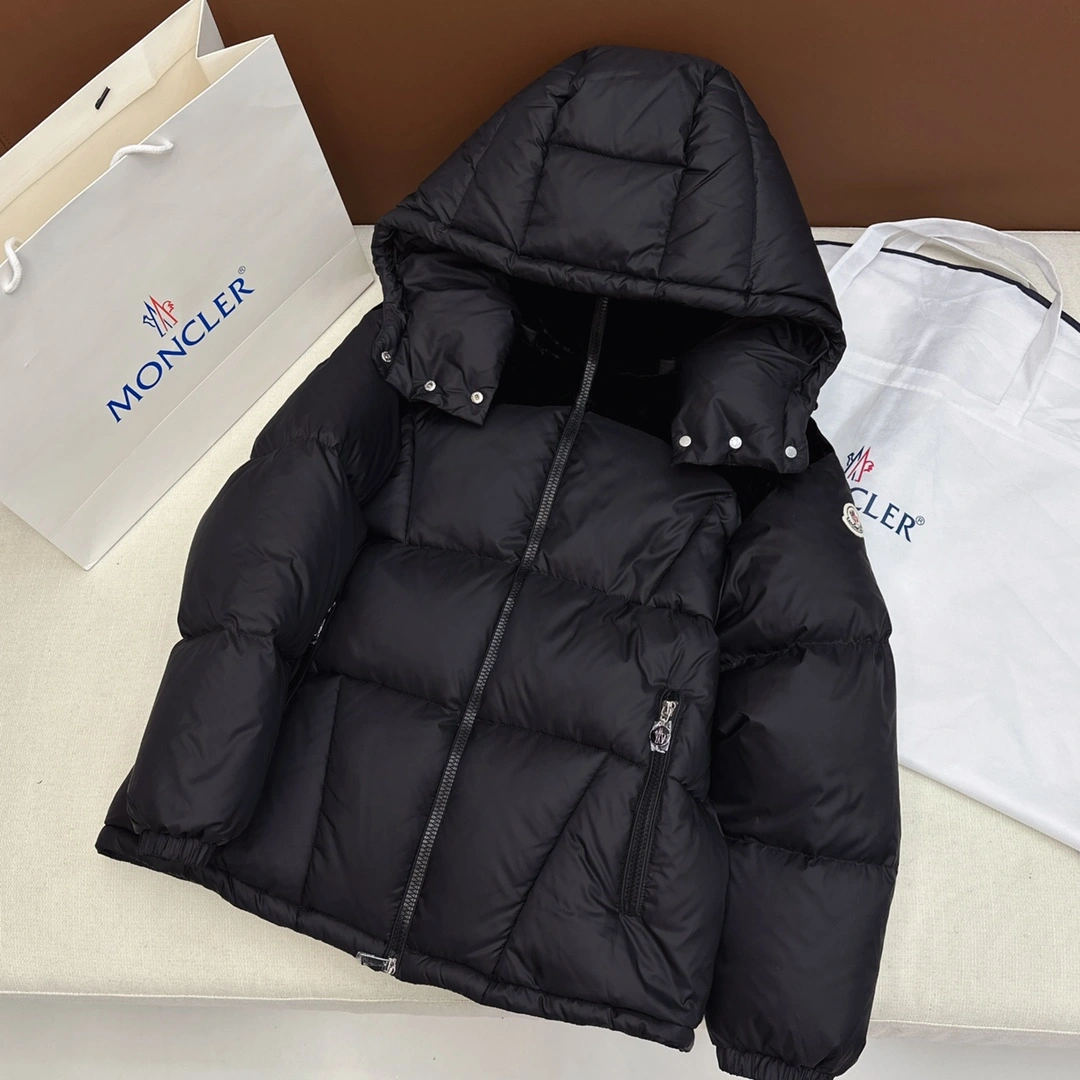 EyeCatching Moncler Down Jackets 146009