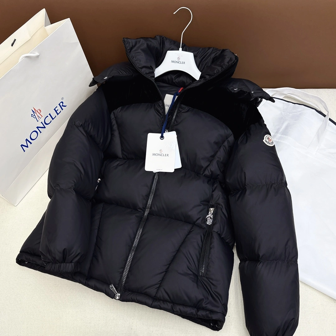 EyeCatching Moncler Down Jackets 146009