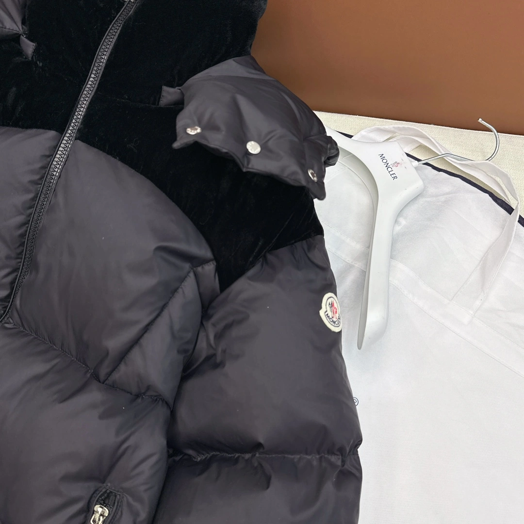 EyeCatching Moncler Down Jackets 146009