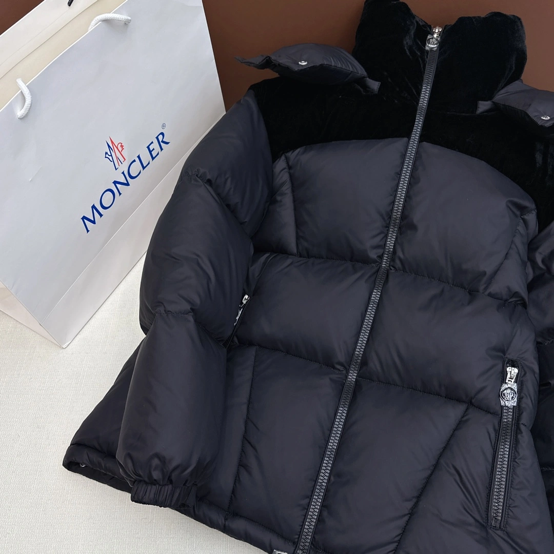 EyeCatching Moncler Down Jackets 146009