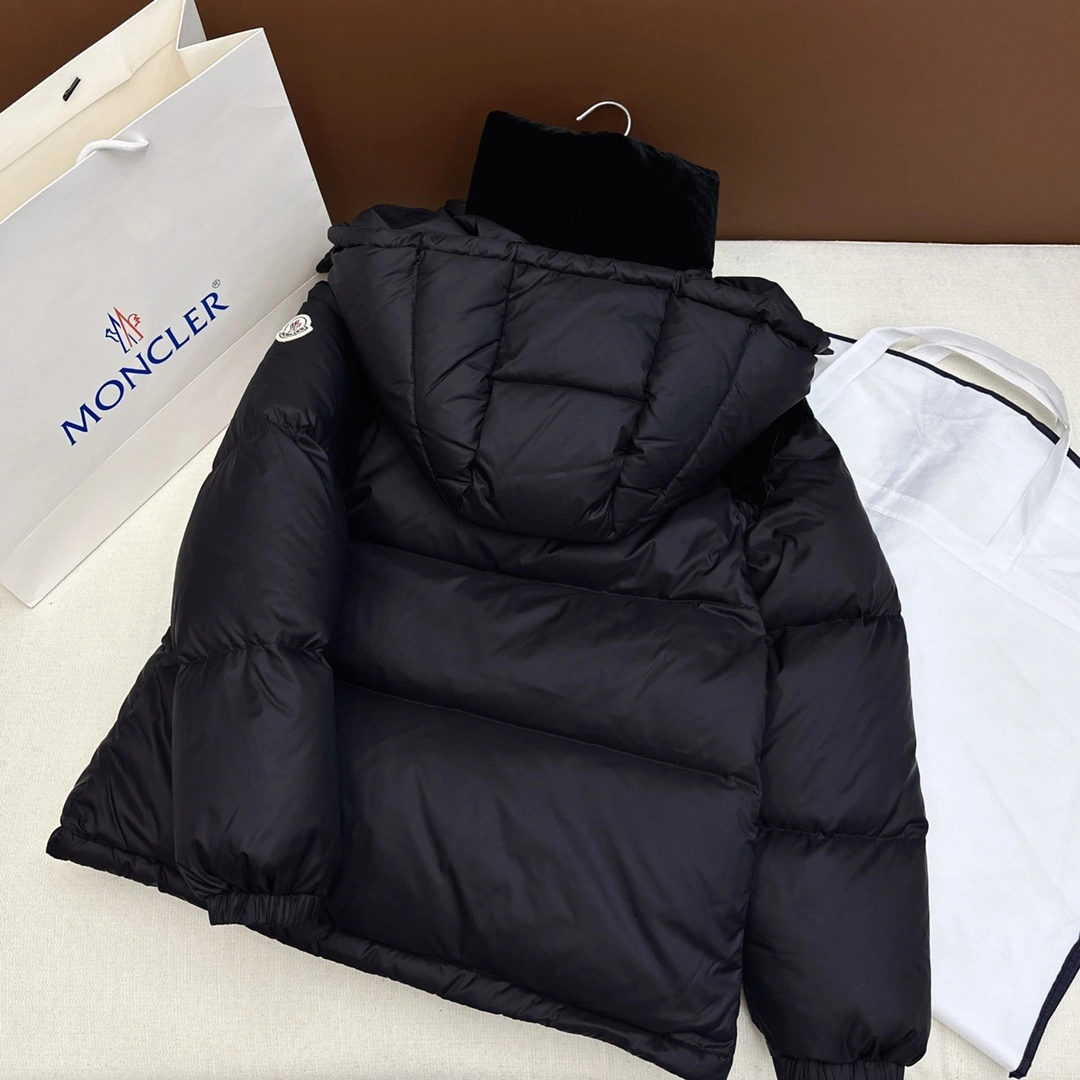 EyeCatching Moncler Down Jackets 146009