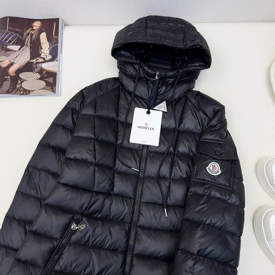 Moncler Down Jackets MultiPurpose 146001