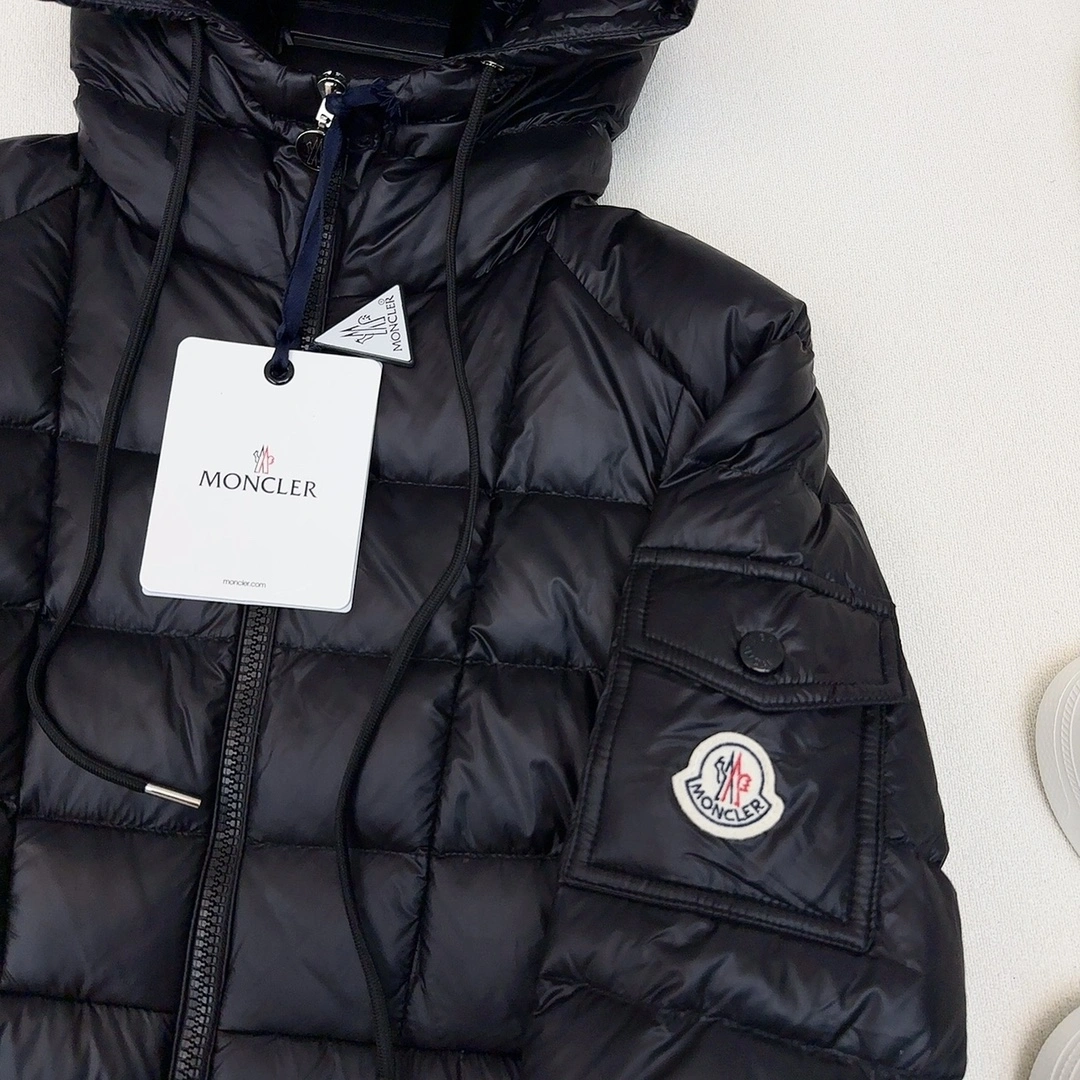Moncler Down Jackets MultiPurpose 146001