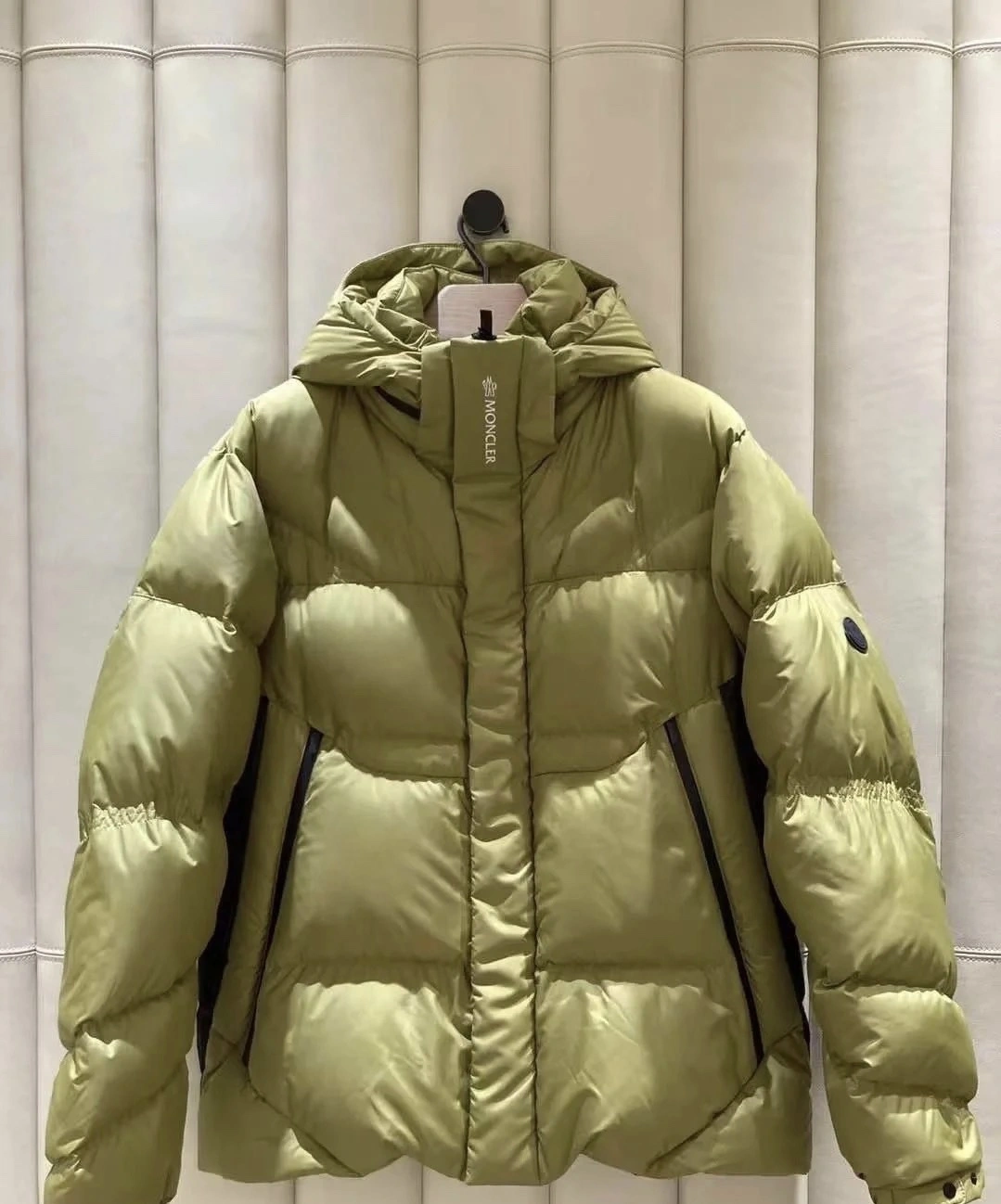 Moncler Down Jackets Efficient 146003