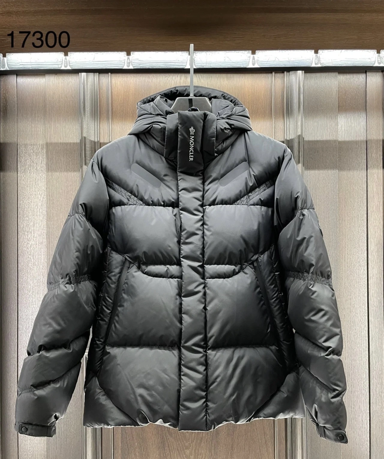 Moncler Down Jackets Efficient 146003